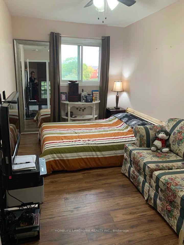 Photo 13 of 274 Pinnacle Trail, Aurora, Bayview Wellington — HOMEH