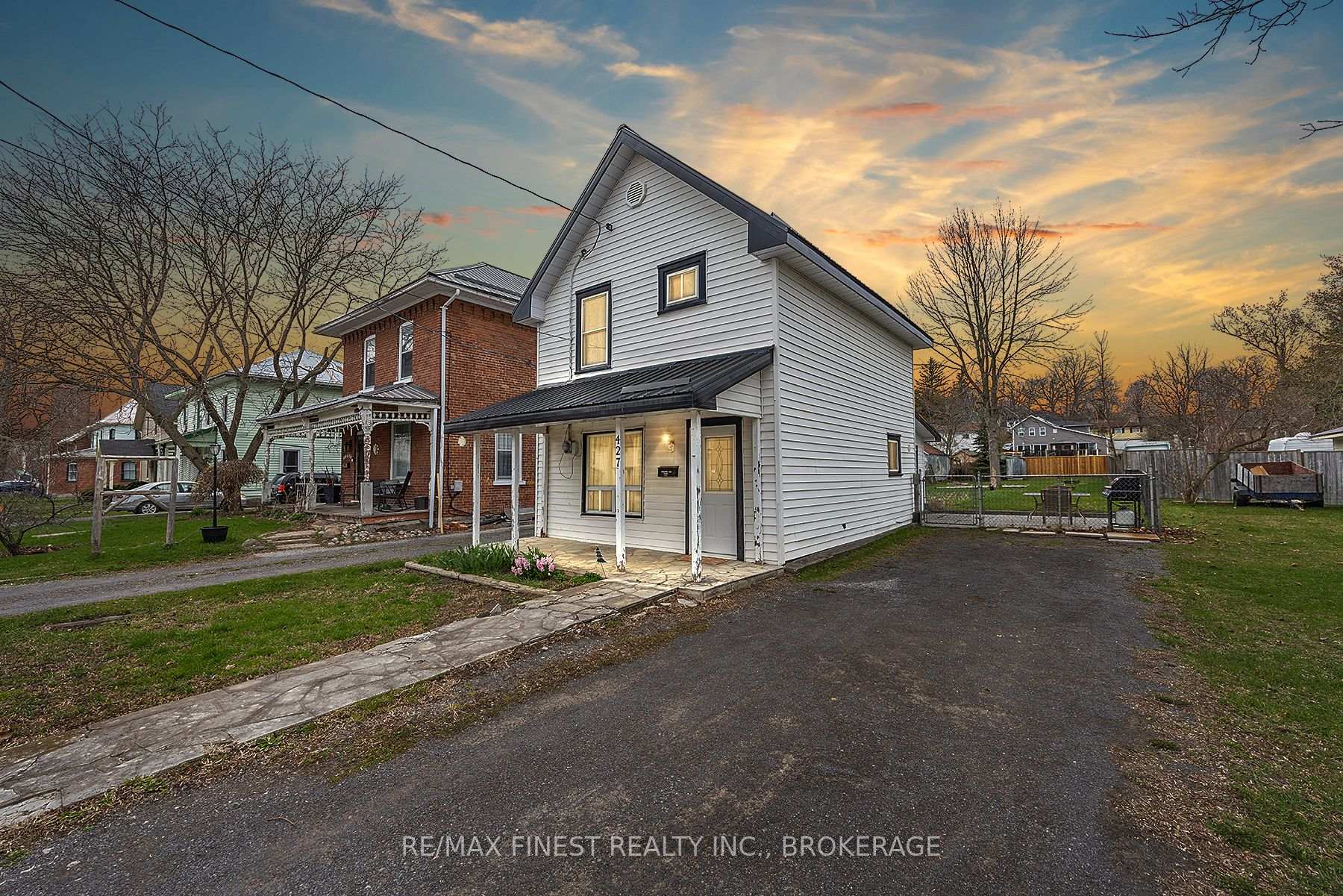 Front of 427 Thomas Street