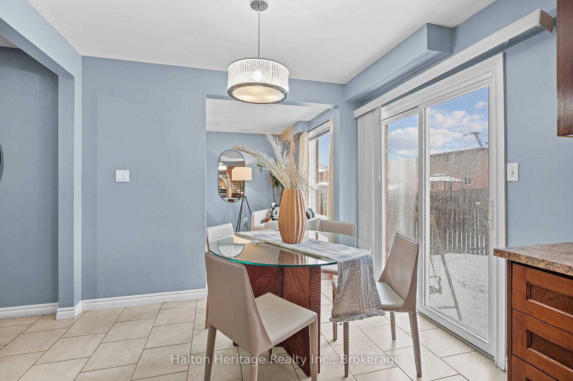 Photo 14 of 100 Thames Way, Hamilton, Mount Hope — HOMEH