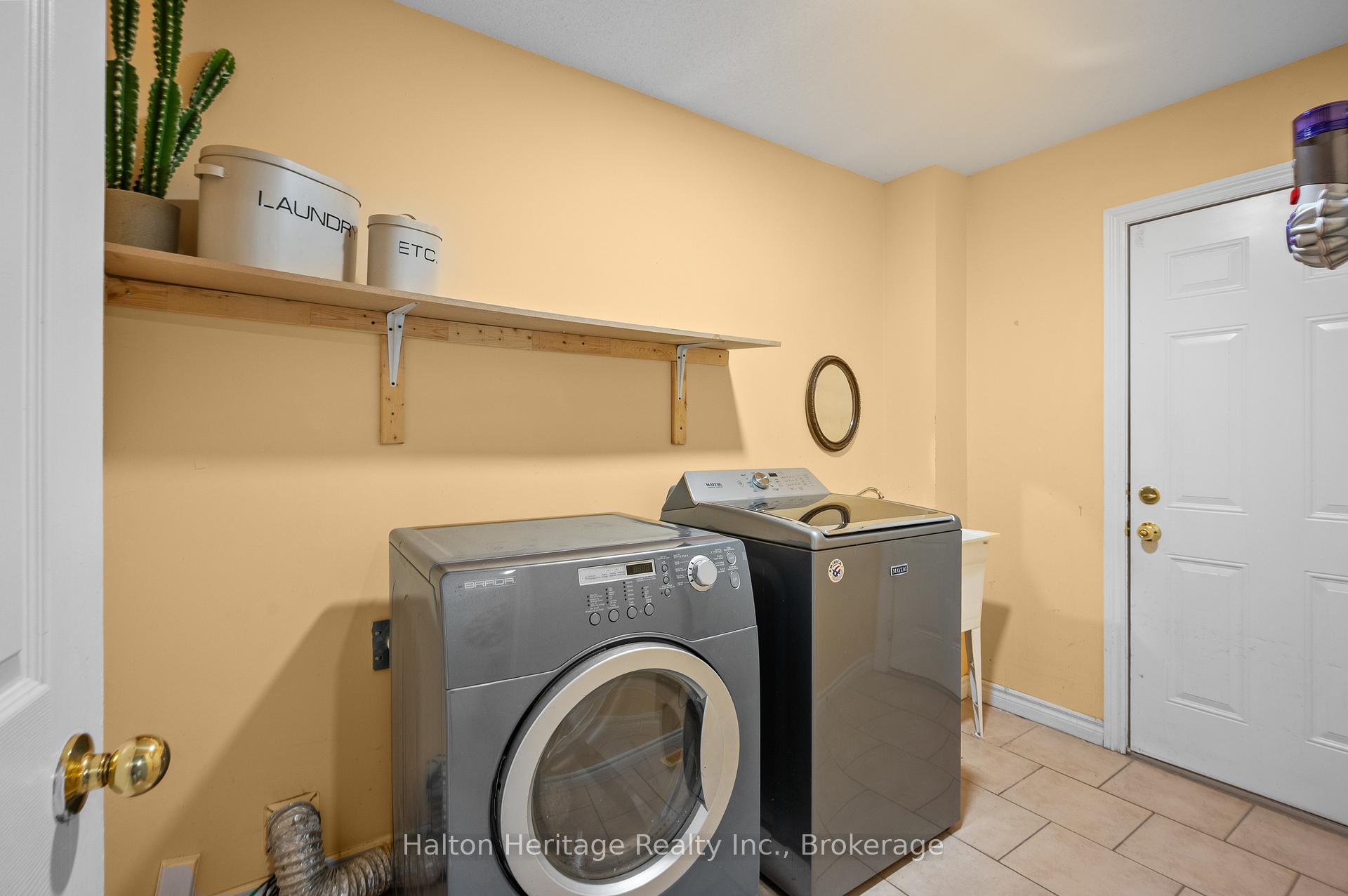 Photo 17 of 100 Thames Way, Hamilton, Mount Hope — HOMEH