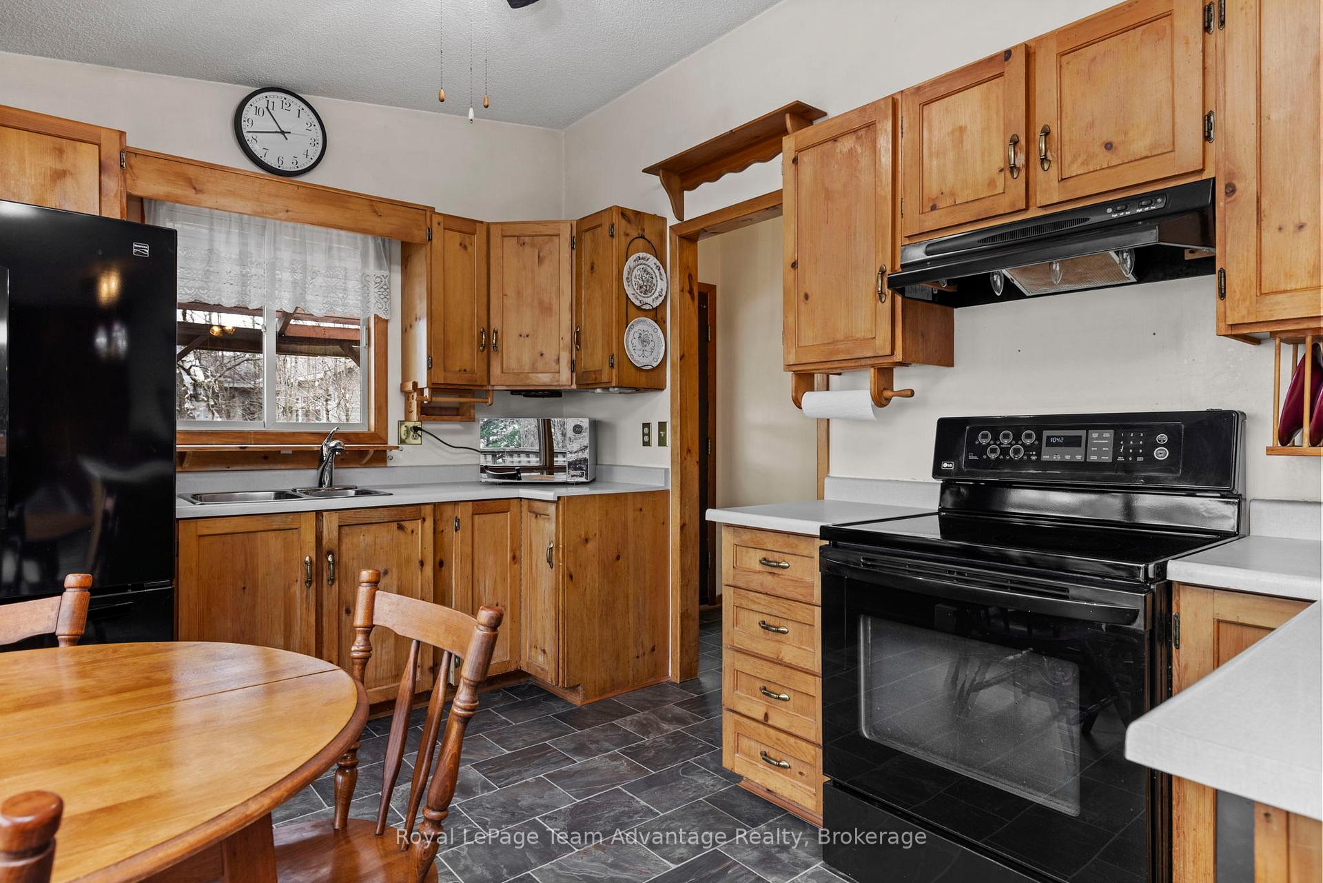 Photo 3 of 9 Smithpine Crescent, McKellar — HOMEH