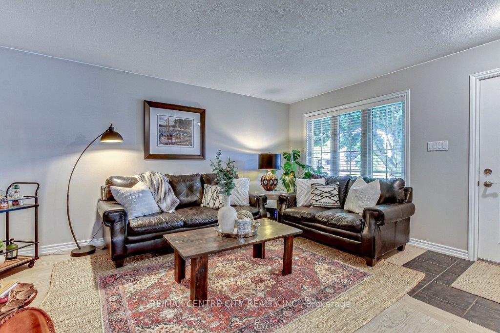 Photo 6 of 555 Wellington Street, St. Thomas — HOMEH