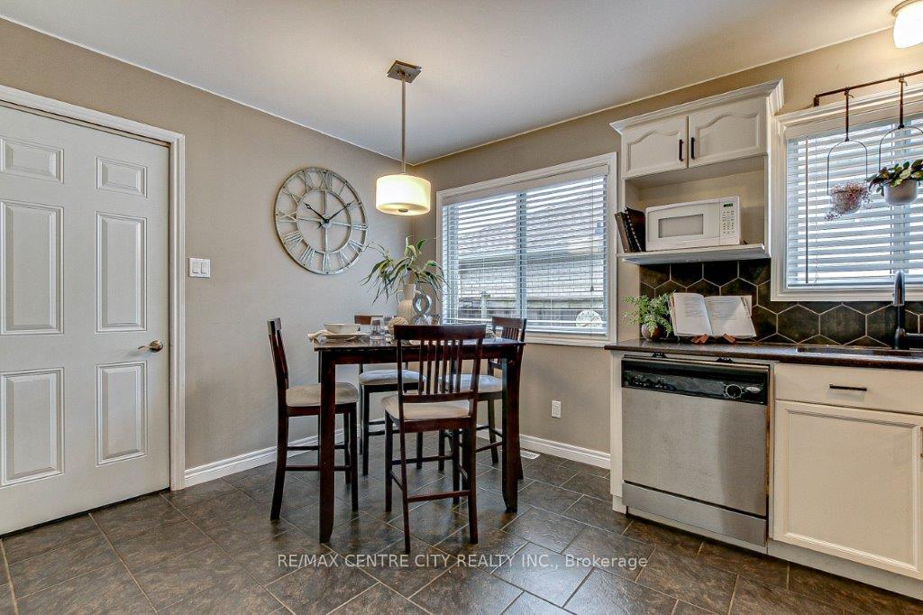 Photo 8 of 555 Wellington Street, St. Thomas — HOMEH