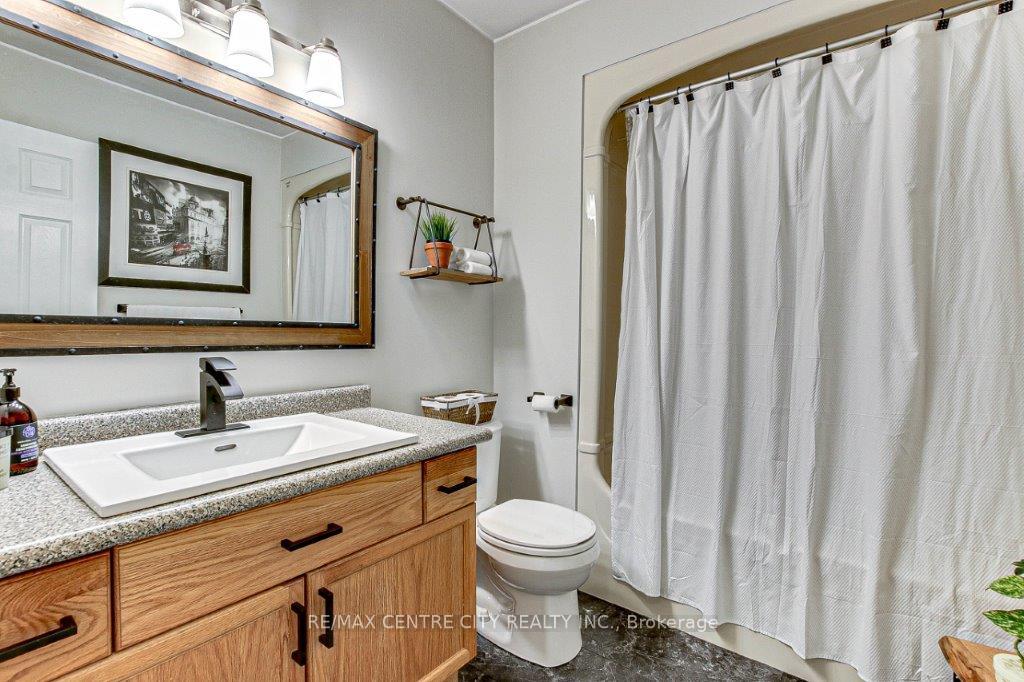 Photo 11 of 555 Wellington Street, St. Thomas — HOMEH