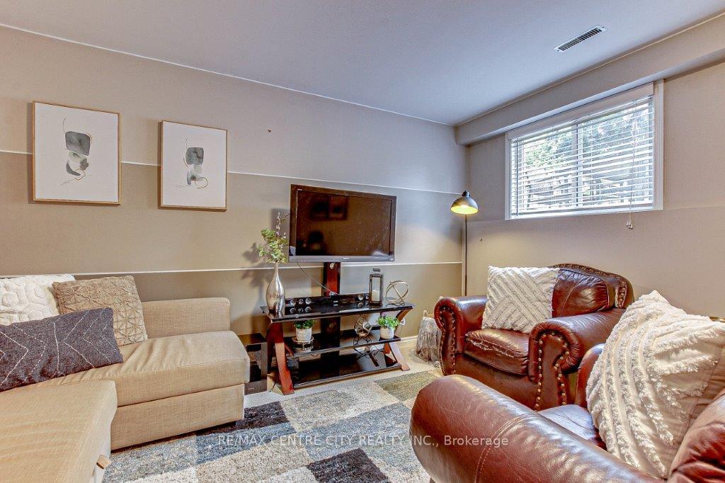 Photo 21 of 555 Wellington Street, St. Thomas — HOMEH
