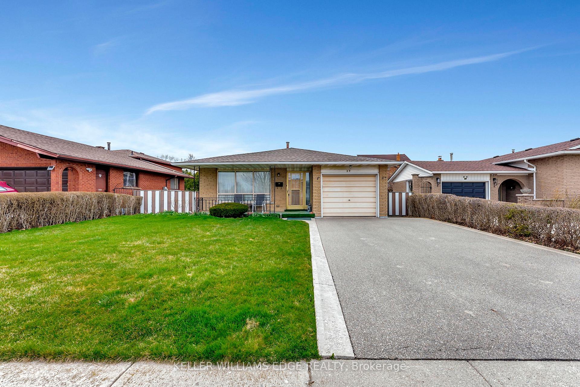 Photo 2 of 33 Lynwood Drive, Hamilton, Stoney Creek — HOMEH
