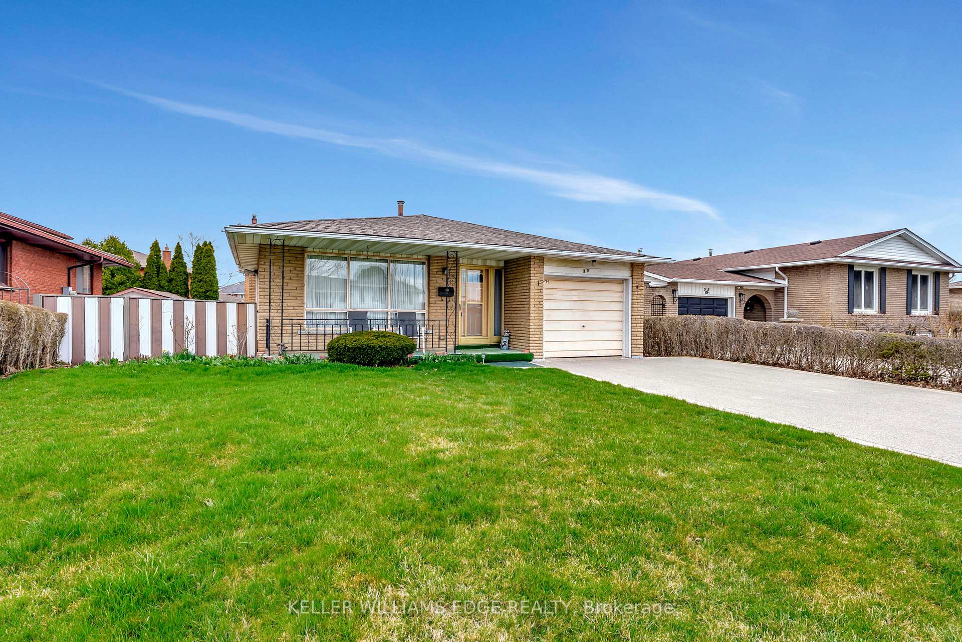 Photo 3 of 33 Lynwood Drive, Hamilton, Stoney Creek — HOMEH