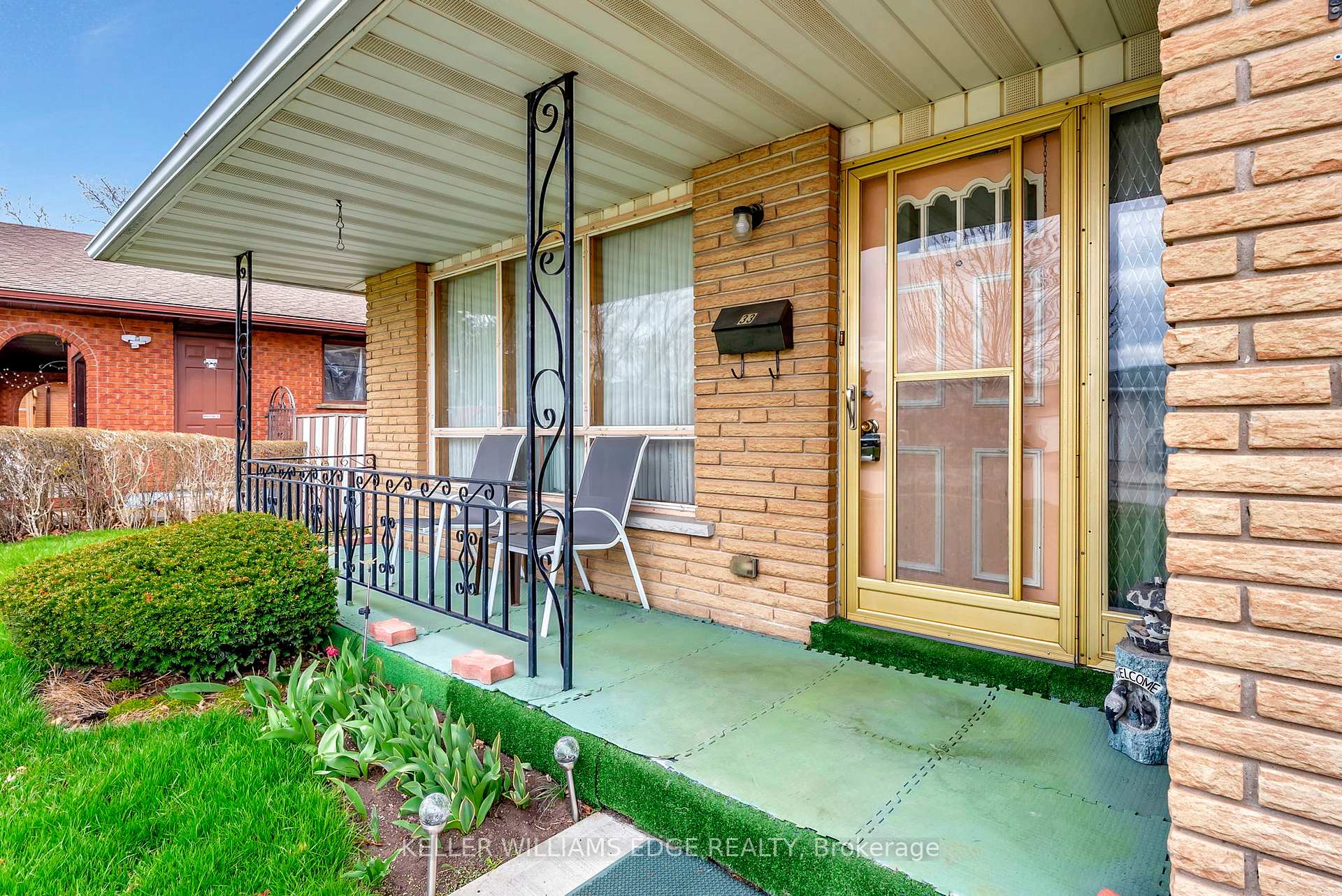 Photo 4 of 33 Lynwood Drive, Hamilton, Stoney Creek — HOMEH