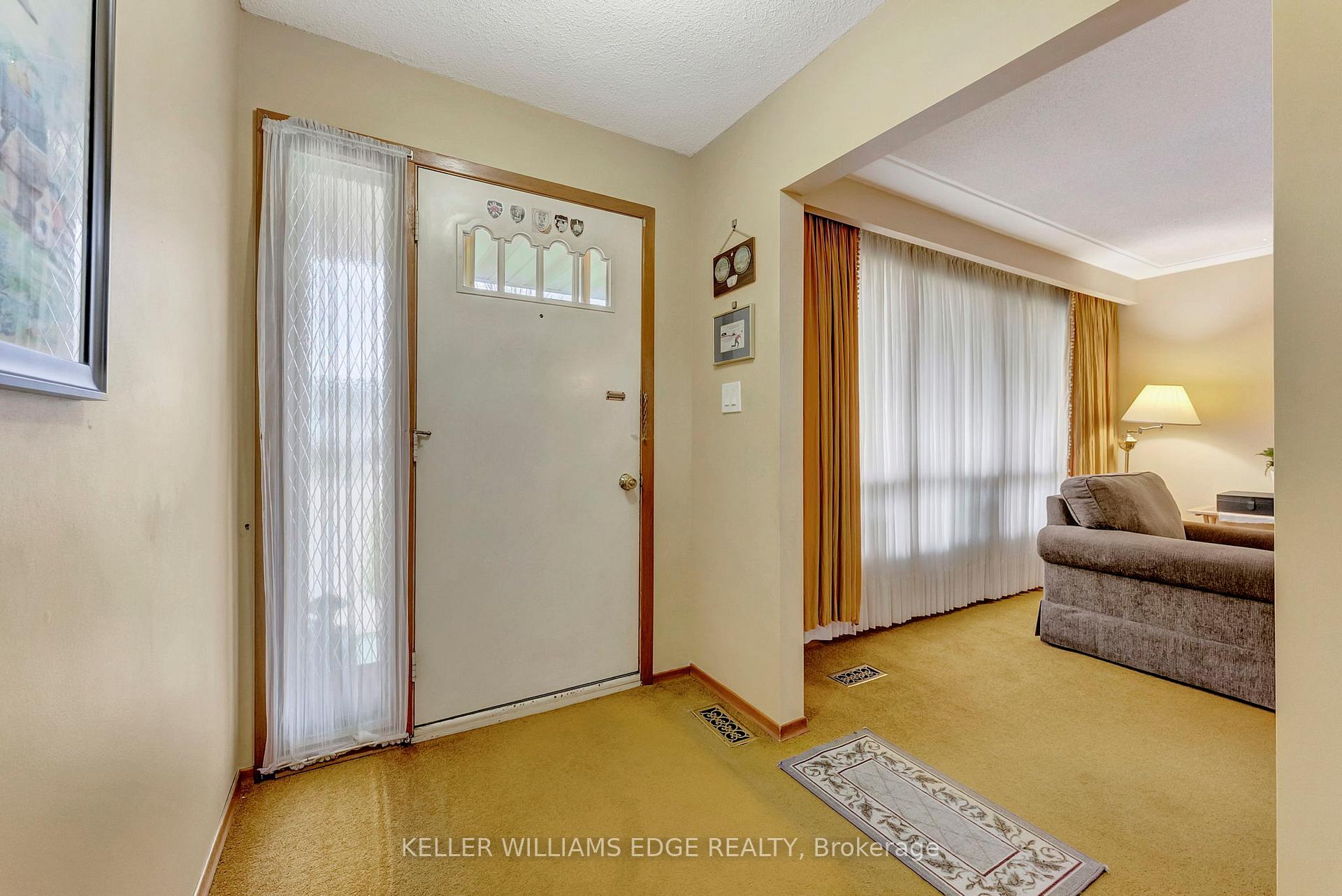 Photo 5 of 33 Lynwood Drive, Hamilton, Stoney Creek — HOMEH