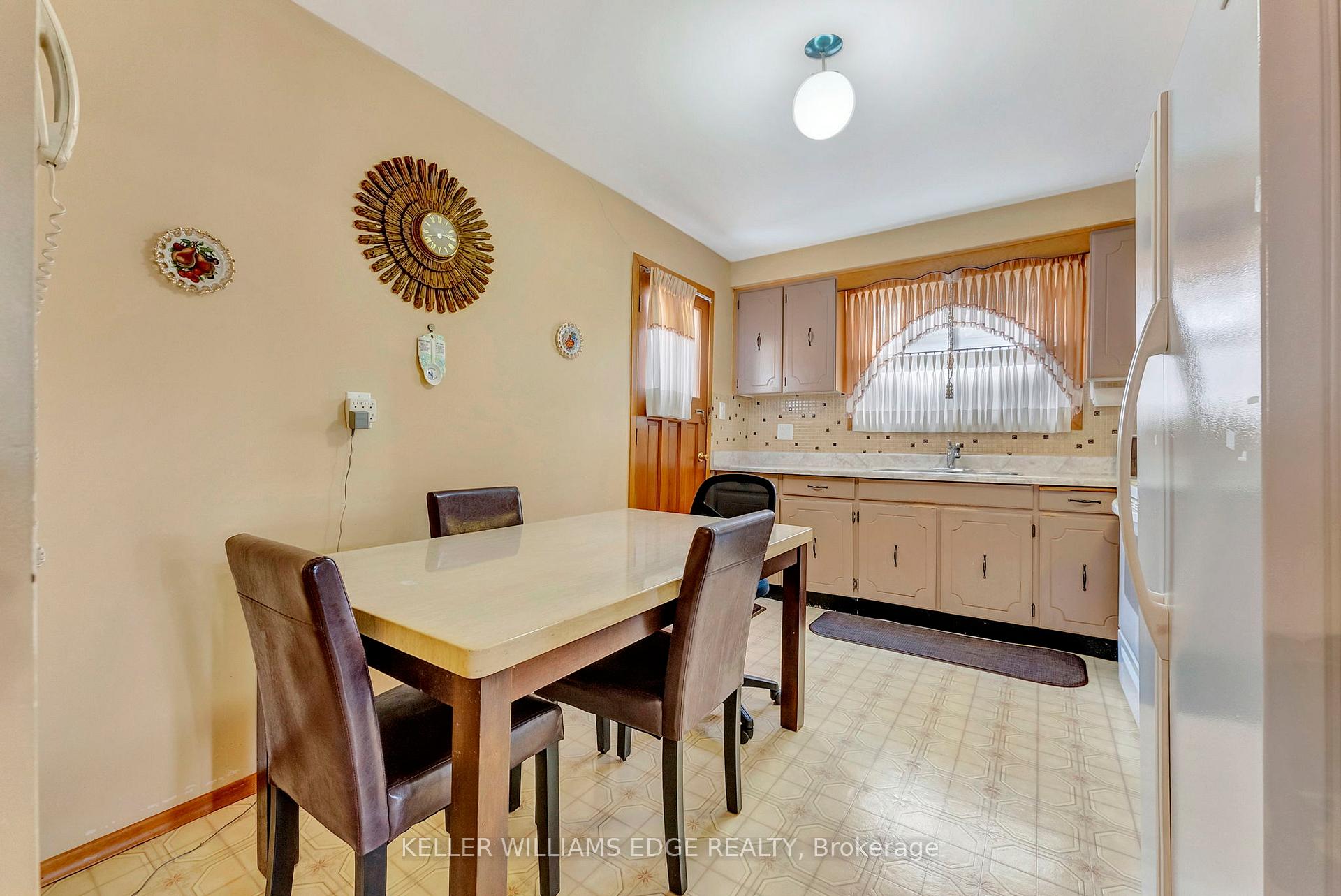 Photo 12 of 33 Lynwood Drive, Hamilton, Stoney Creek — HOMEH