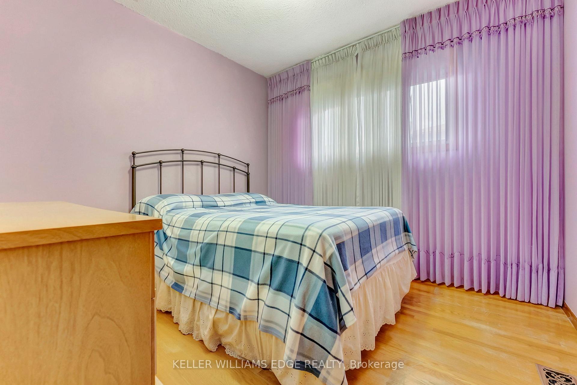 Photo 18 of 33 Lynwood Drive, Hamilton, Stoney Creek — HOMEH