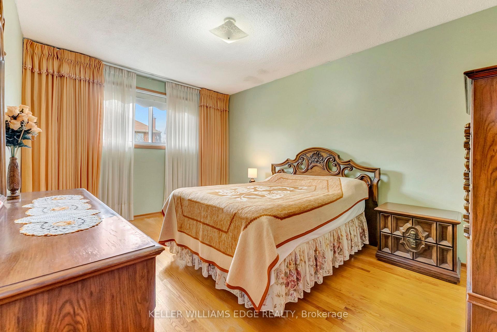 Photo 19 of 33 Lynwood Drive, Hamilton, Stoney Creek — HOMEH
