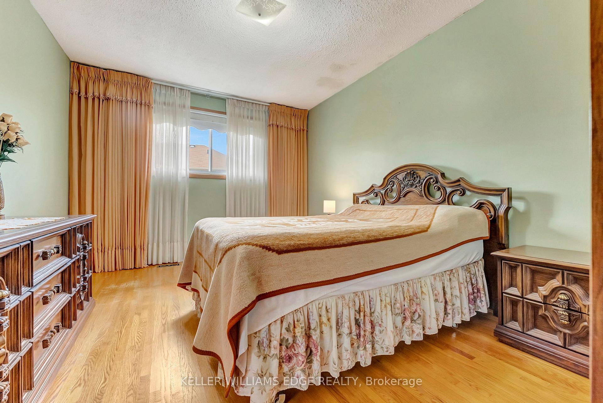 Photo 21 of 33 Lynwood Drive, Hamilton, Stoney Creek — HOMEH