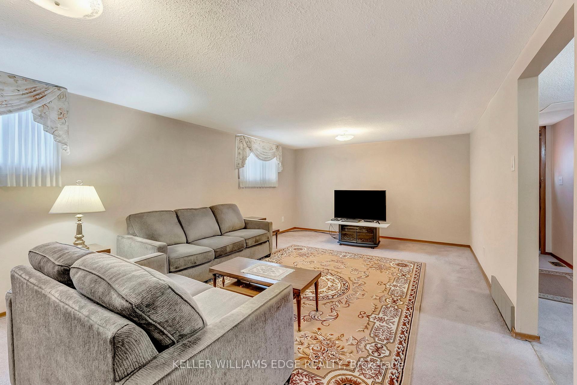 Photo 29 of 33 Lynwood Drive, Hamilton, Stoney Creek — HOMEH