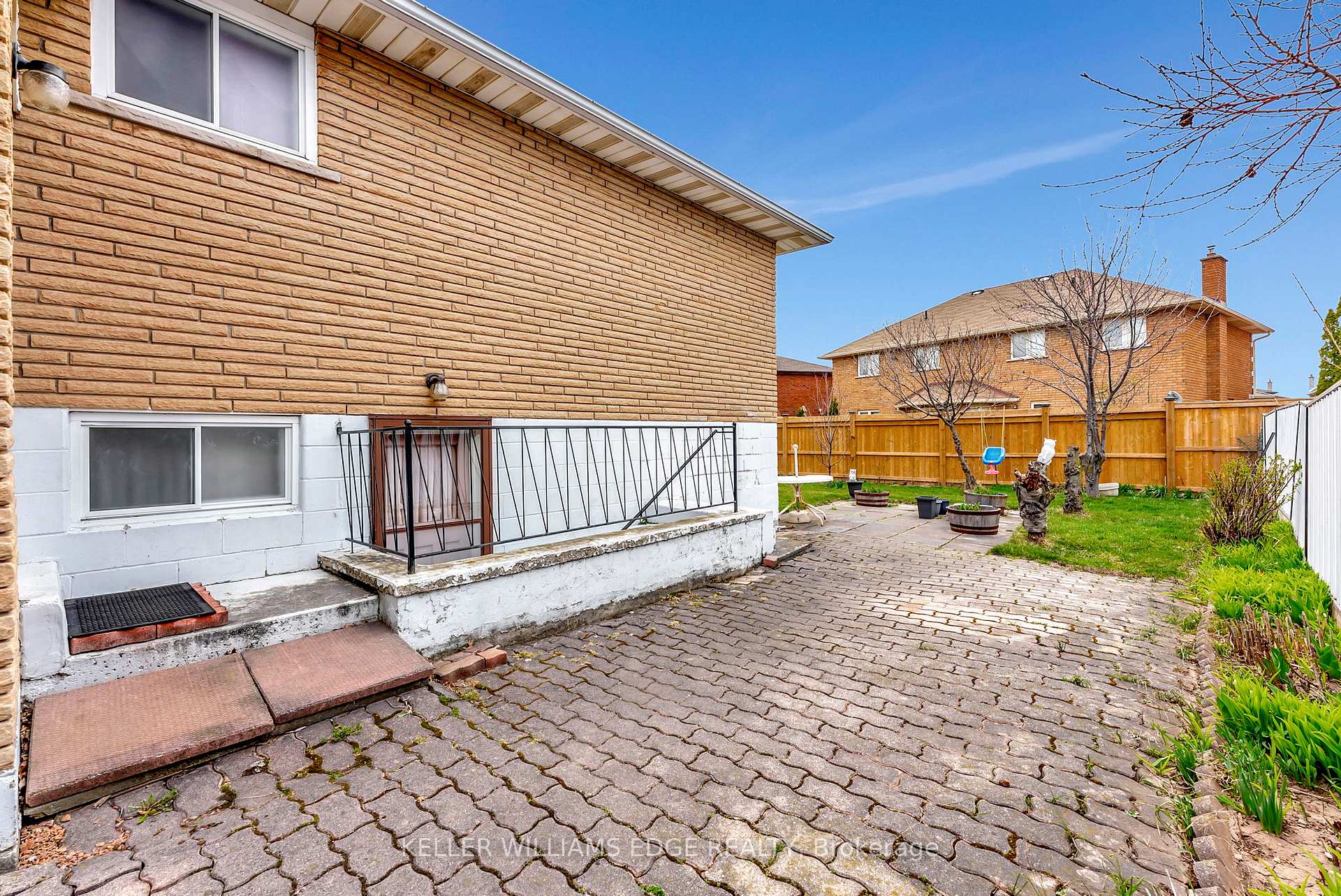Photo 32 of 33 Lynwood Drive, Hamilton, Stoney Creek — HOMEH