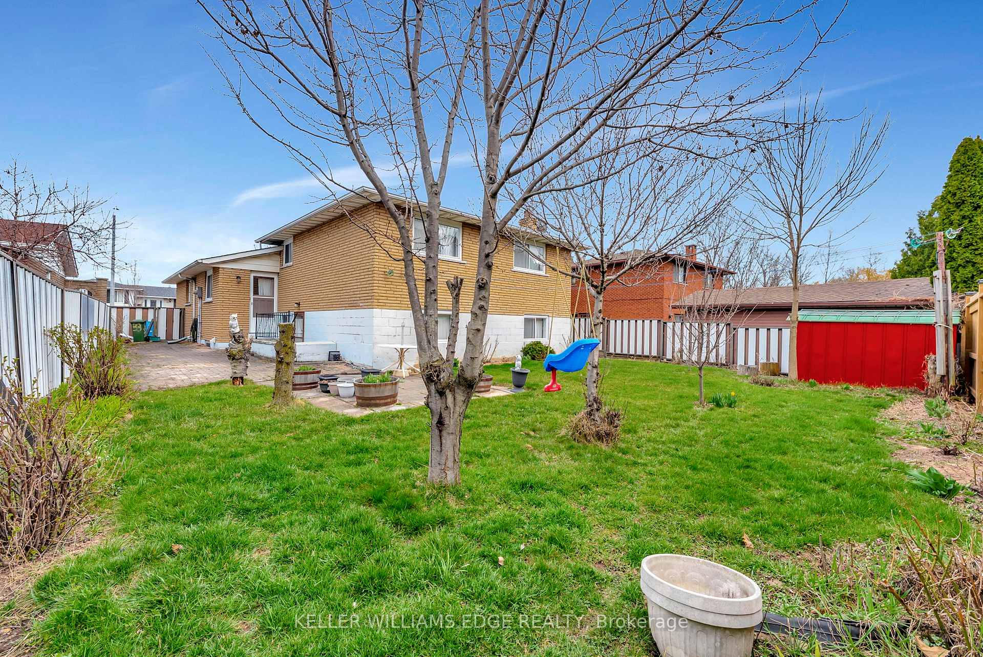 Photo 34 of 33 Lynwood Drive, Hamilton, Stoney Creek — HOMEH