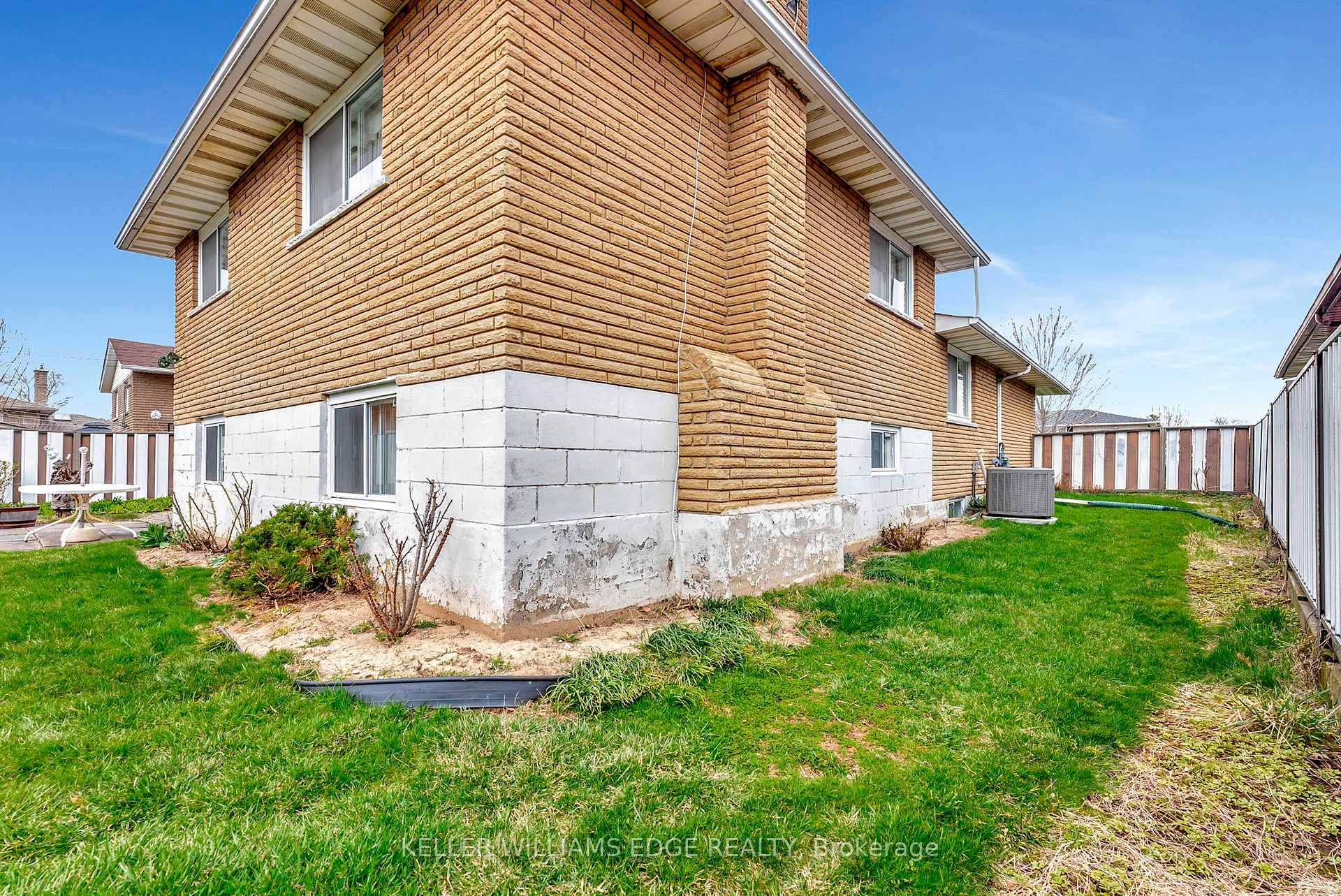 Photo 35 of 33 Lynwood Drive, Hamilton, Stoney Creek — HOMEH