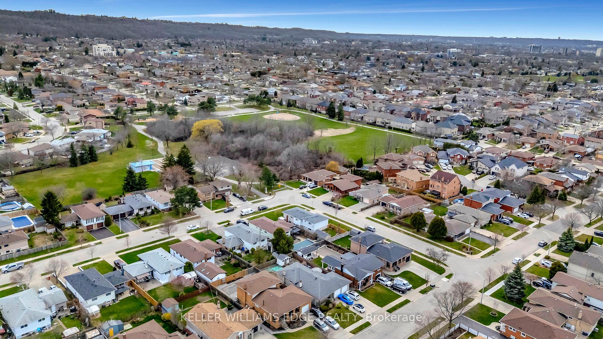 Photo 39 of 33 Lynwood Drive, Hamilton, Stoney Creek — HOMEH