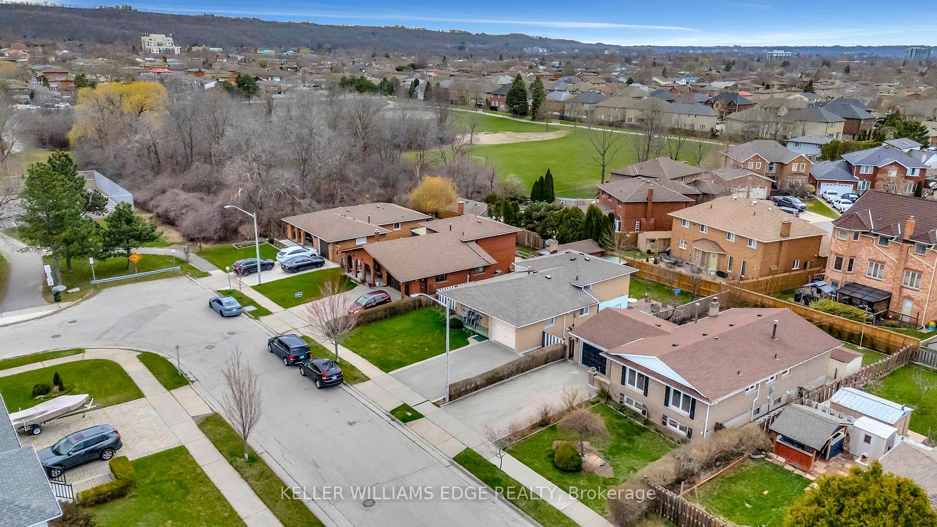 Photo 40 of 33 Lynwood Drive, Hamilton, Stoney Creek — HOMEH