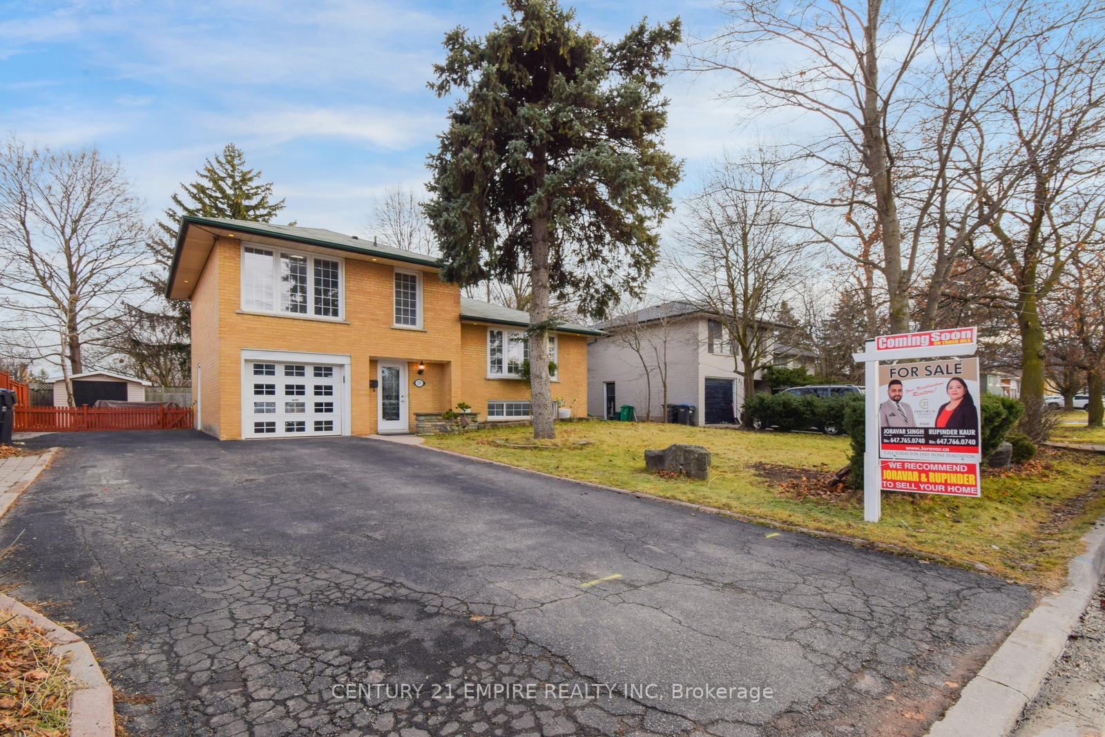 Photo 2 of 29 Flowertown Avenue, Brampton, Northwood Park — HOMEH
