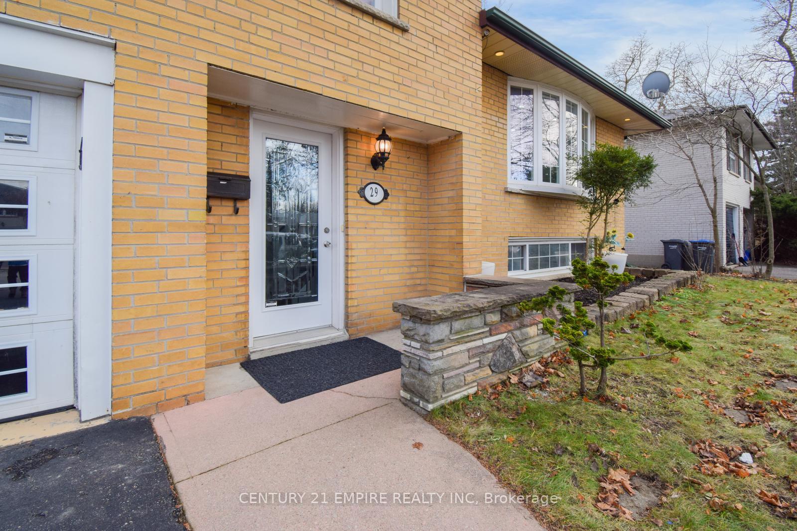 Photo 5 of 29 Flowertown Avenue, Brampton, Northwood Park — HOMEH