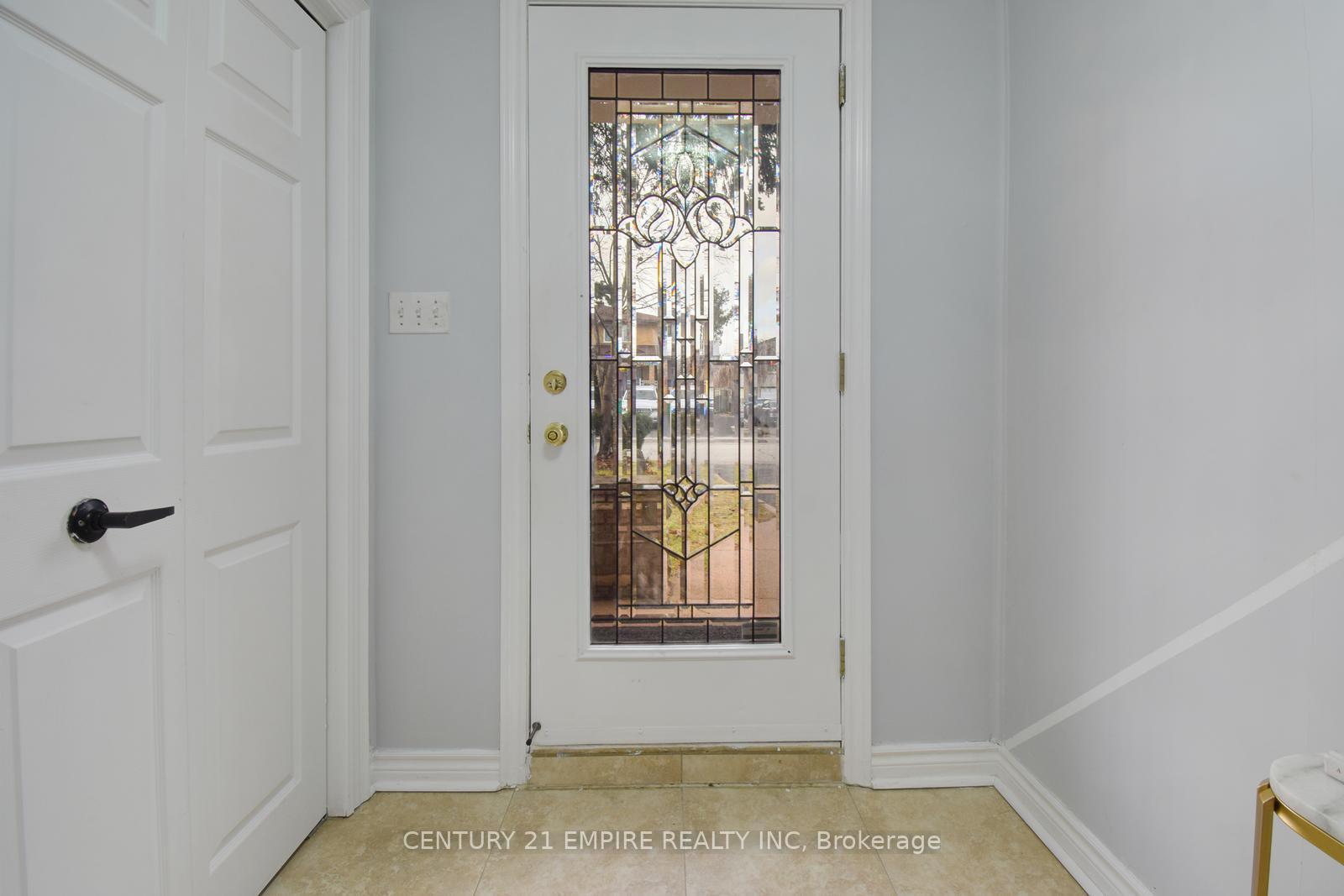 Photo 6 of 29 Flowertown Avenue, Brampton, Northwood Park — HOMEH
