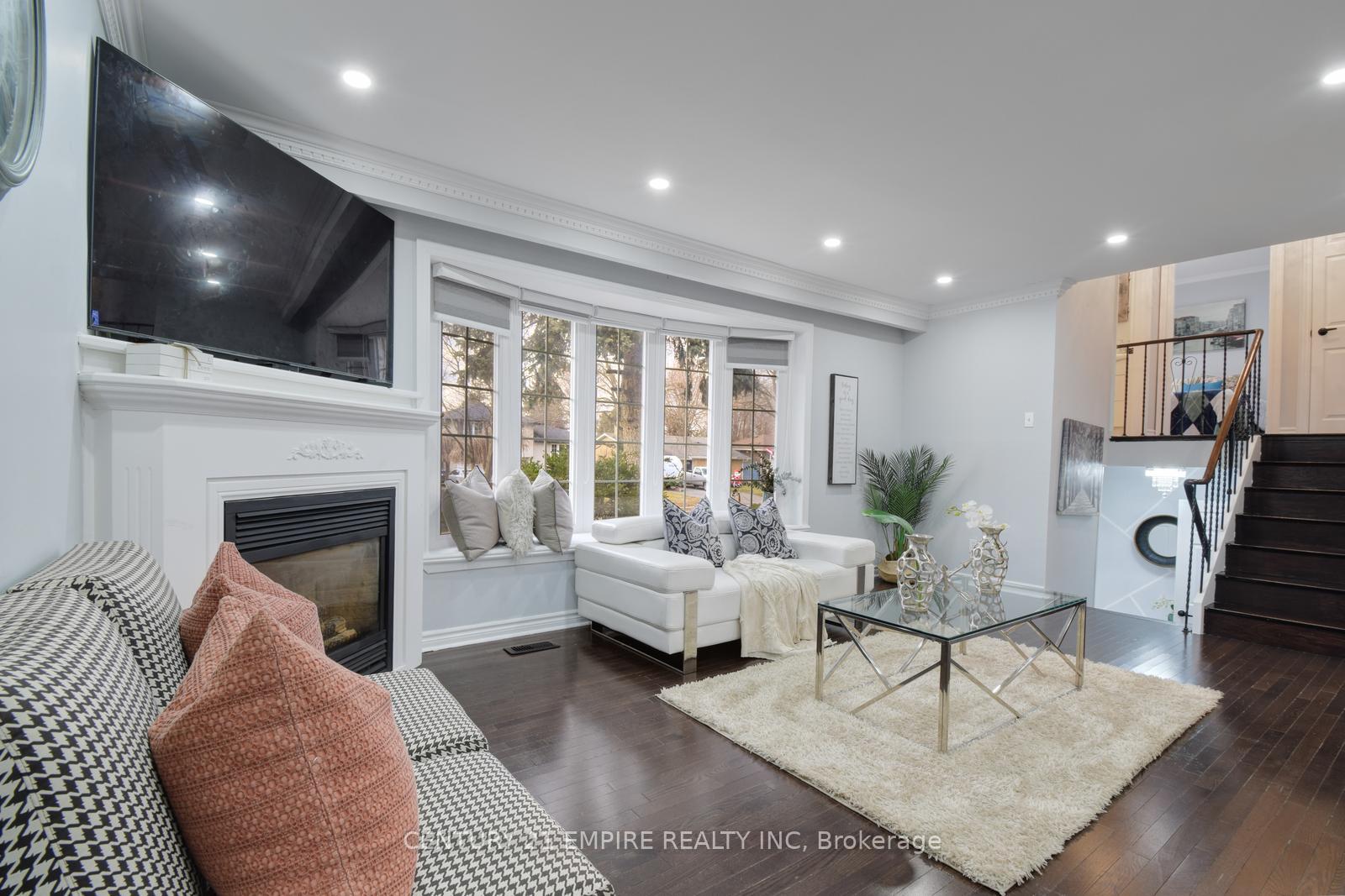 Photo 10 of 29 Flowertown Avenue, Brampton, Northwood Park — HOMEH