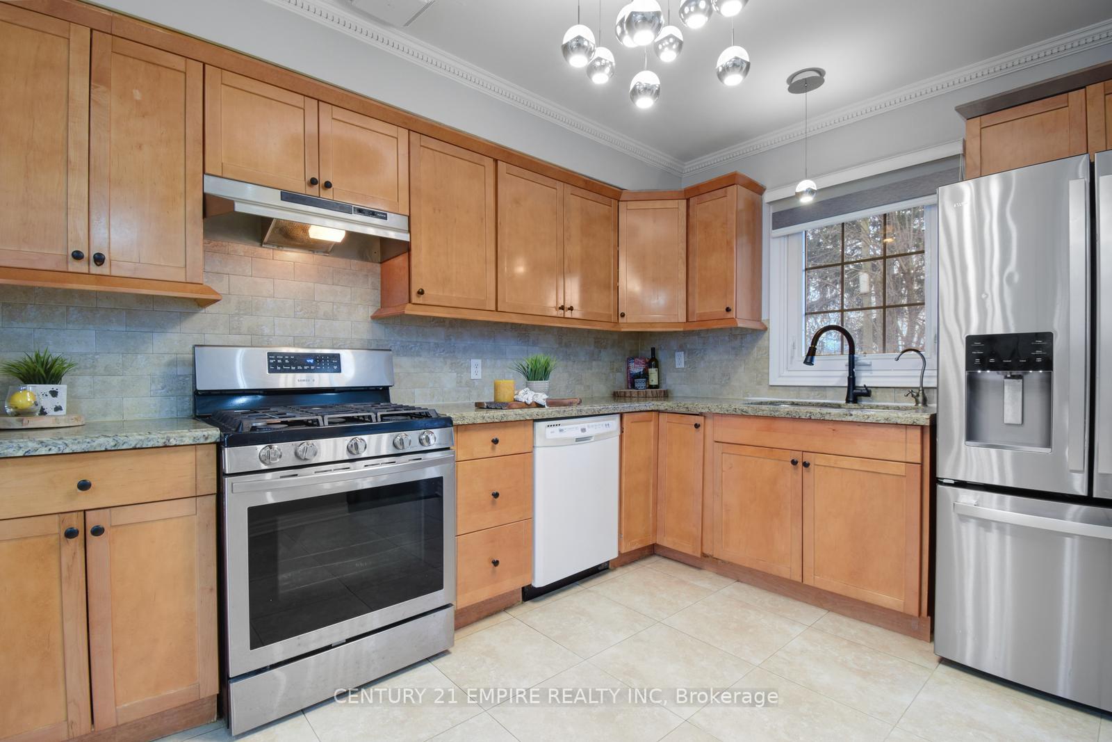 Photo 15 of 29 Flowertown Avenue, Brampton, Northwood Park — HOMEH