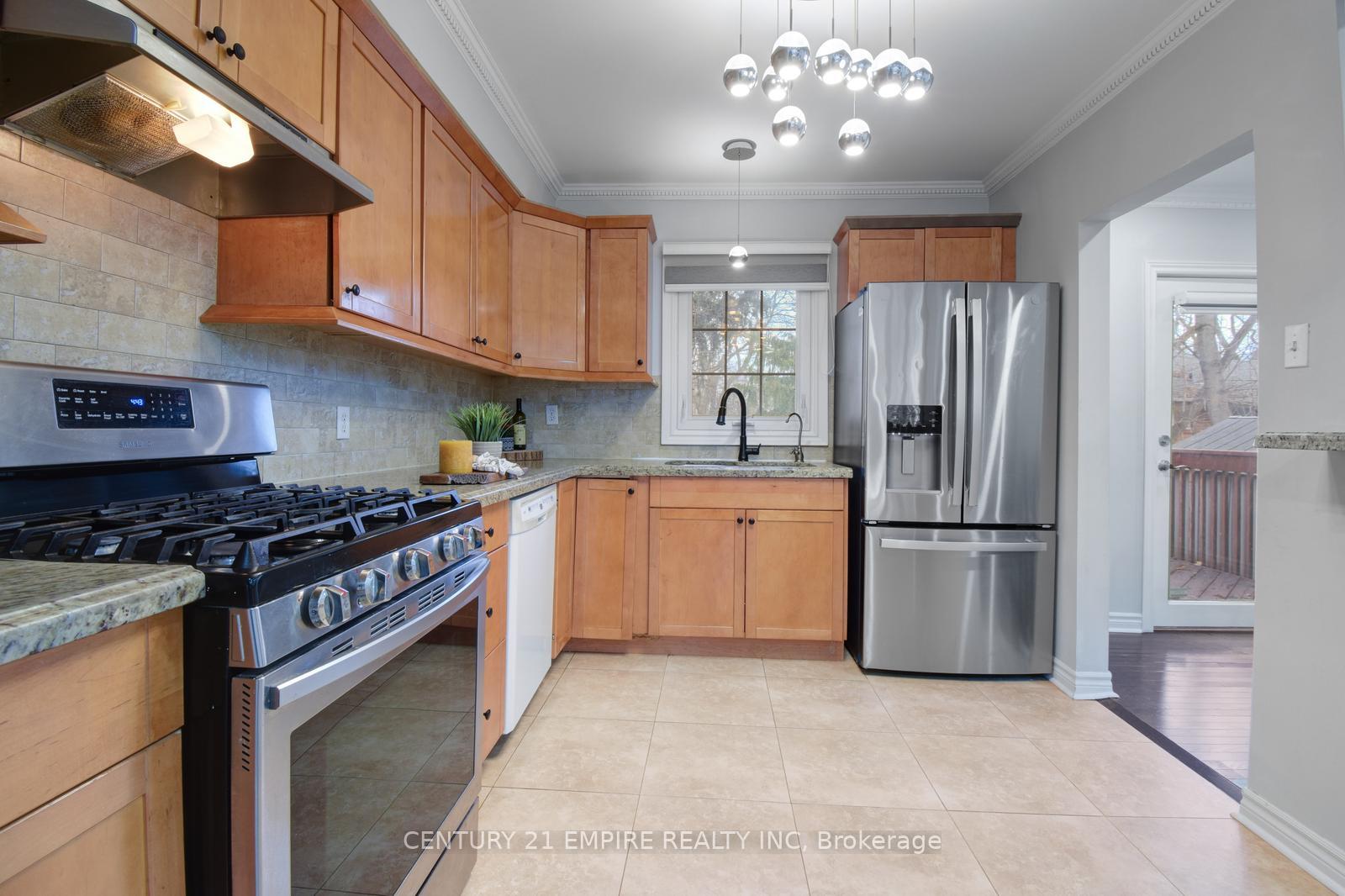 Photo 17 of 29 Flowertown Avenue, Brampton, Northwood Park — HOMEH