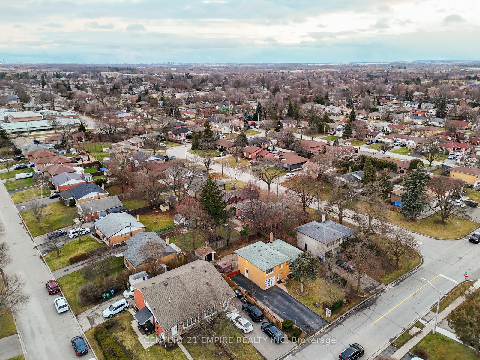 Photo 41 of 29 Flowertown Avenue, Brampton, Northwood Park — HOMEH