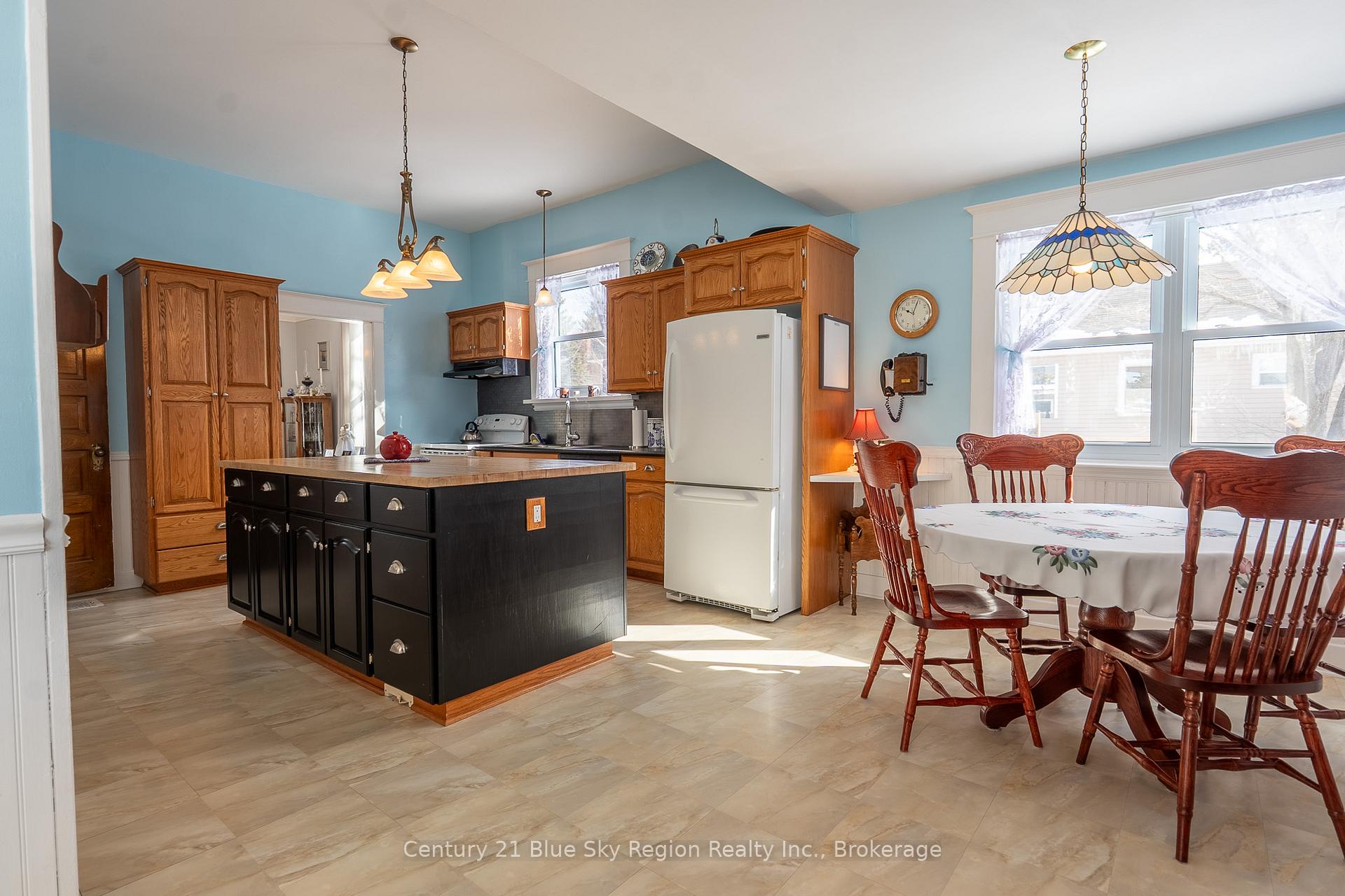 Photo 5 of 262 Edward Street, Powassan — HOMEH