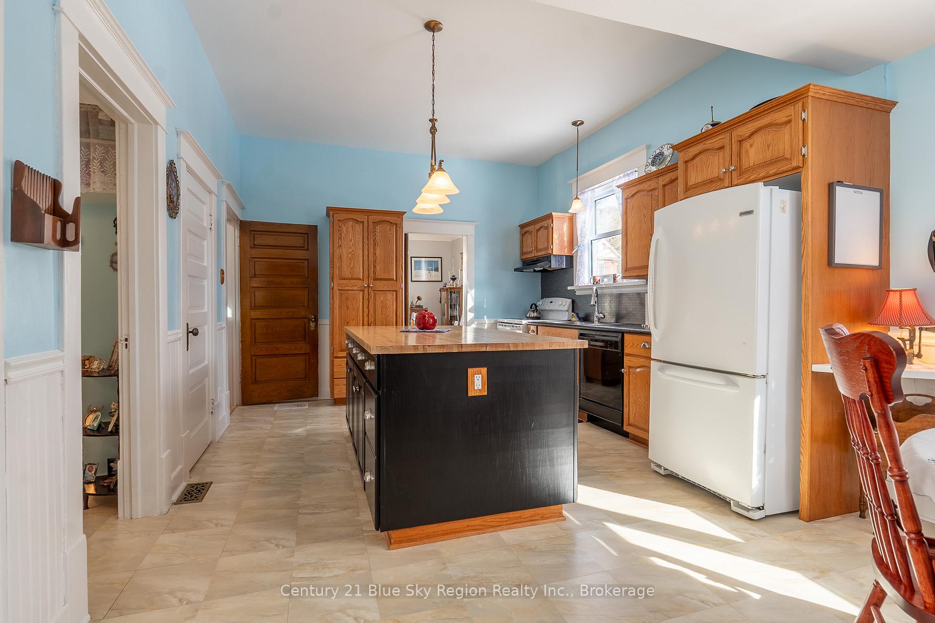 Photo 6 of 262 Edward Street, Powassan — HOMEH