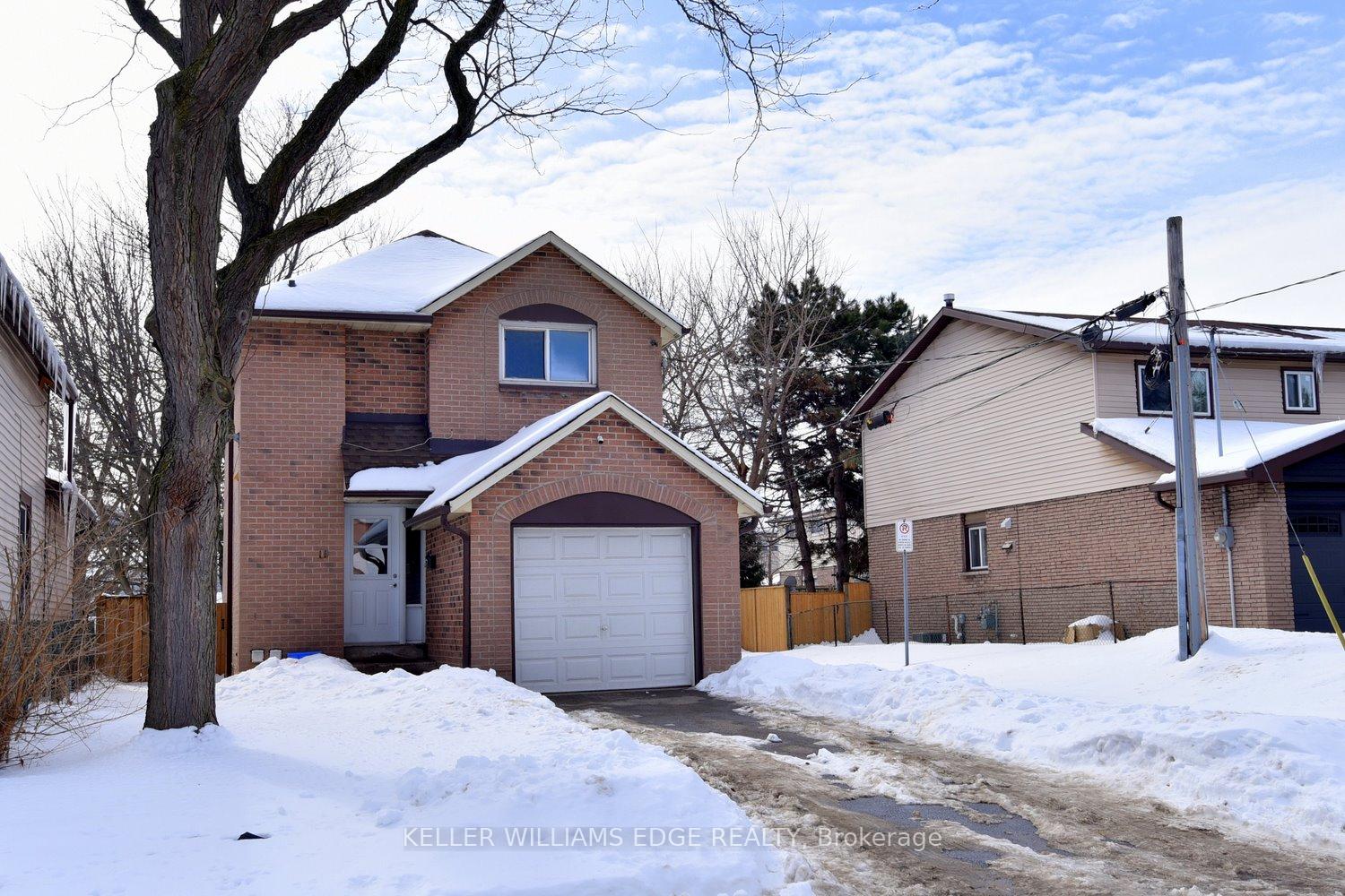 Photo 2 of 16 Simcoe Street E, Hamilton, North End — HOMEH