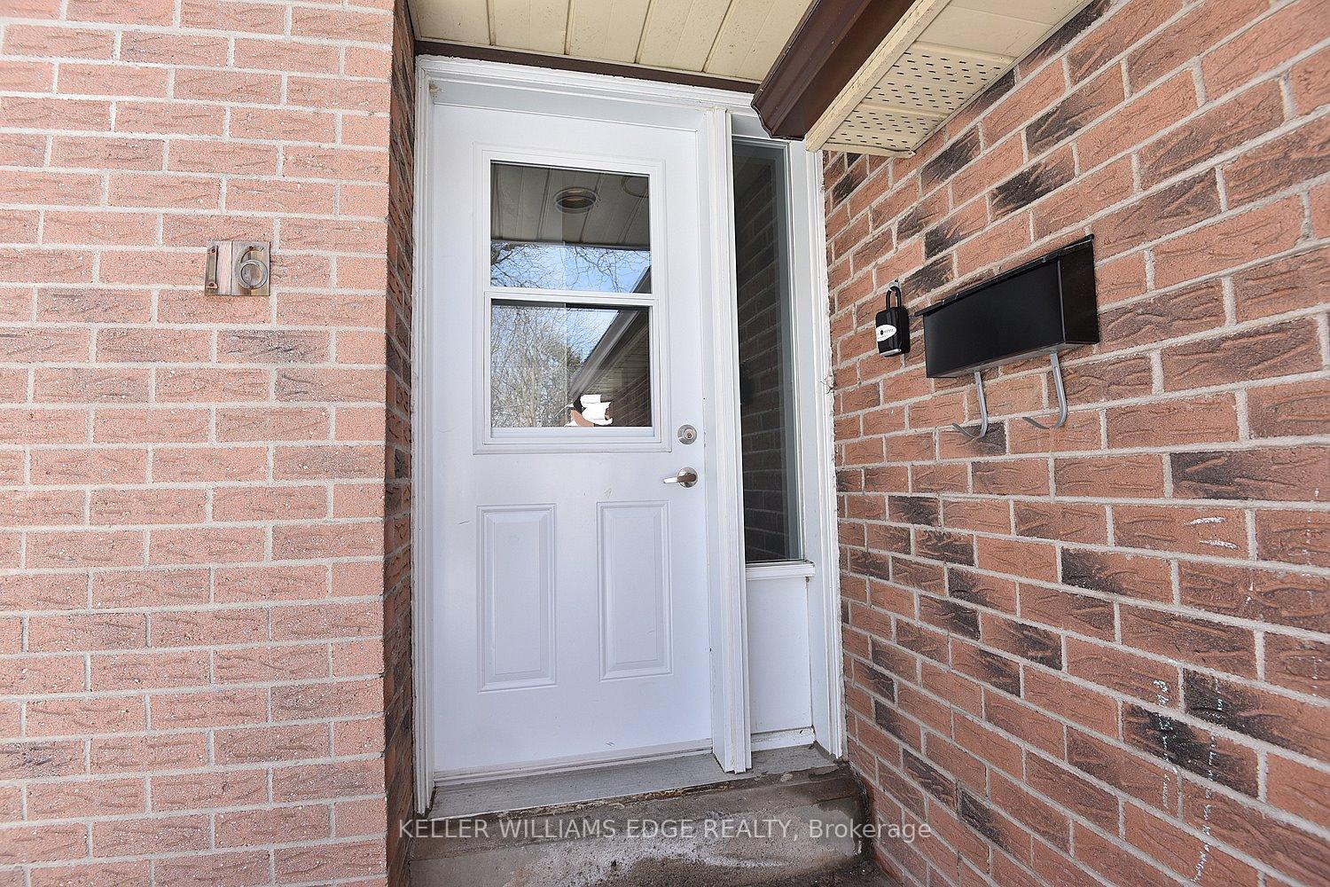 Photo 4 of 16 Simcoe Street E, Hamilton, North End — HOMEH
