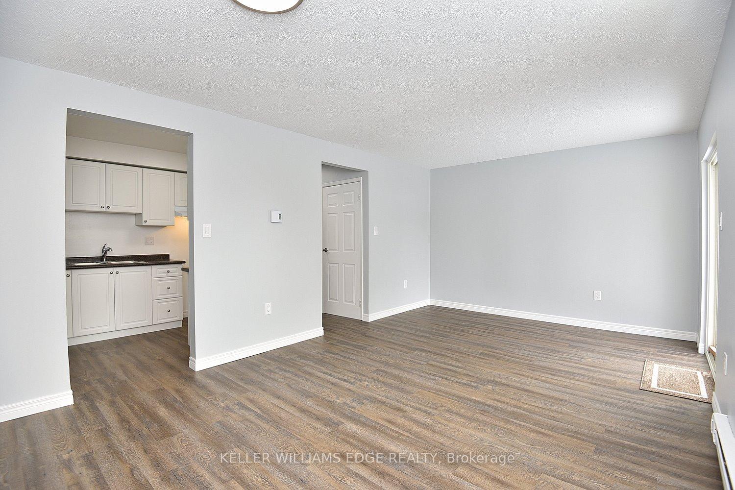 Photo 11 of 16 Simcoe Street E, Hamilton, North End — HOMEH