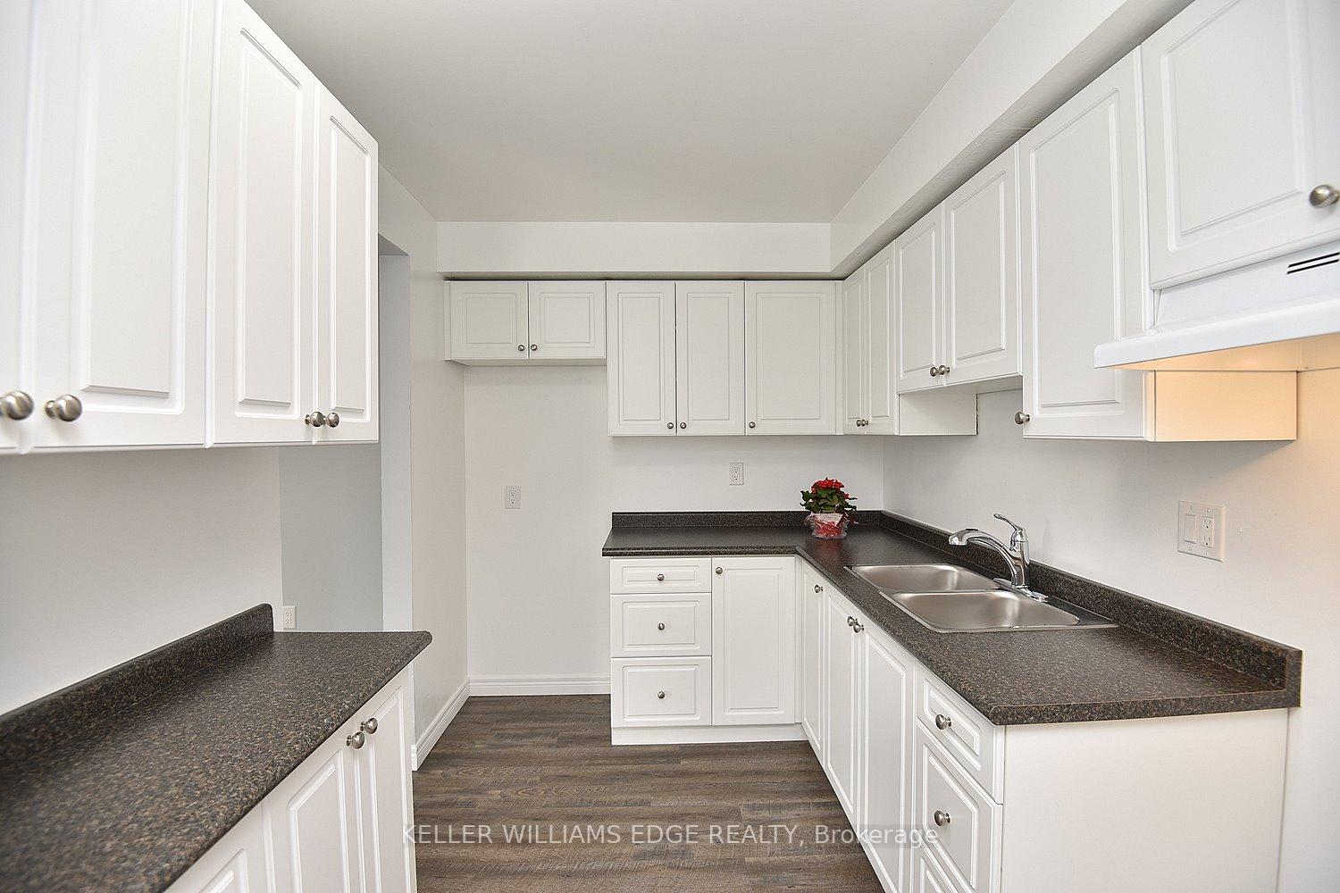 Photo 17 of 16 Simcoe Street E, Hamilton, North End — HOMEH