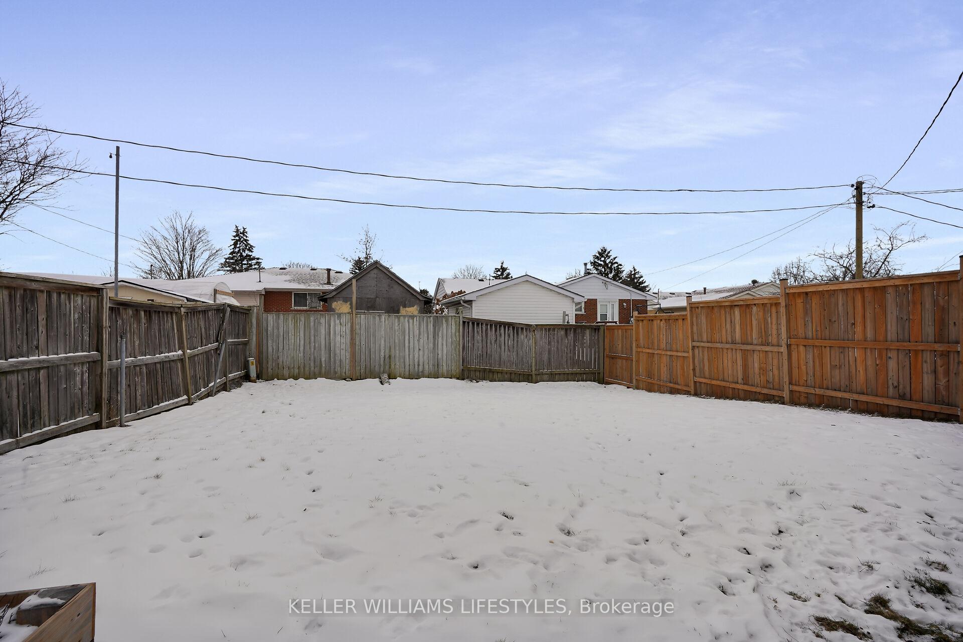 Photo 15 of 28 Vanier Place, St. Thomas — HOMEH