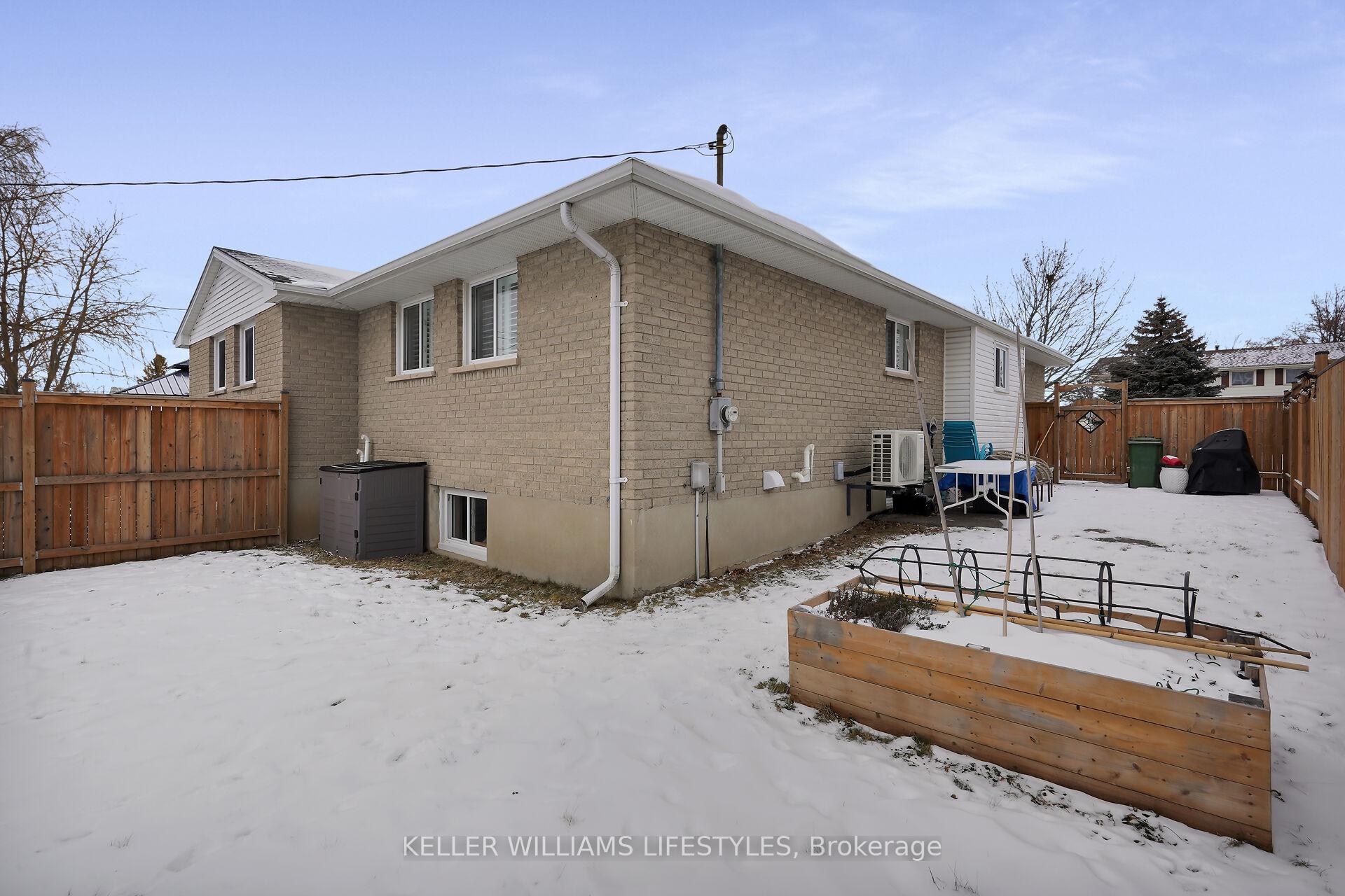 Photo 17 of 28 Vanier Place, St. Thomas — HOMEH