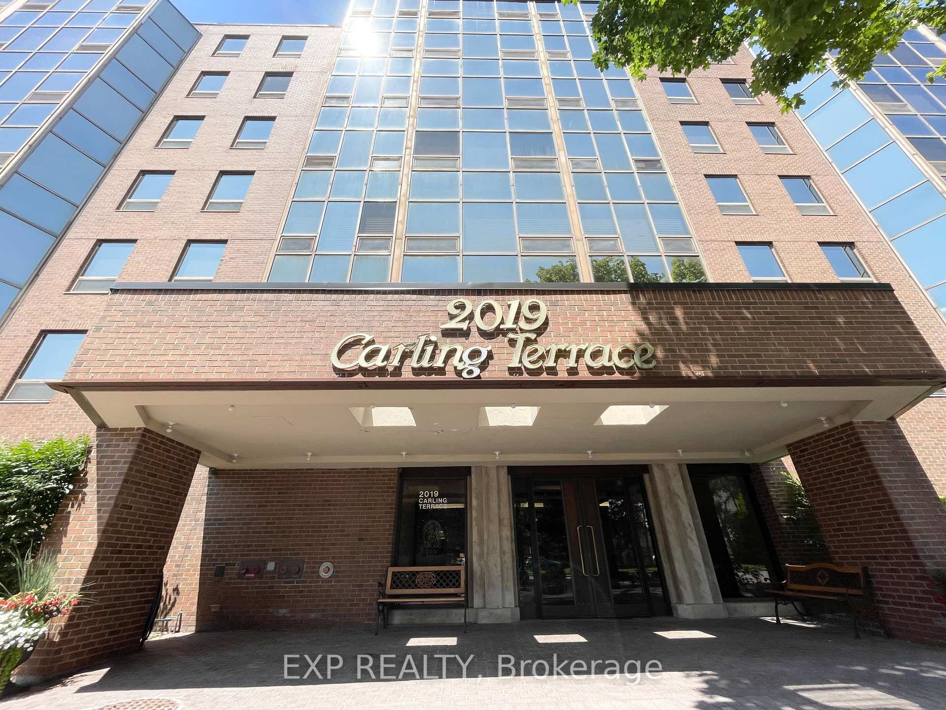 Front of Unit 710, 2019 Carling Avenue