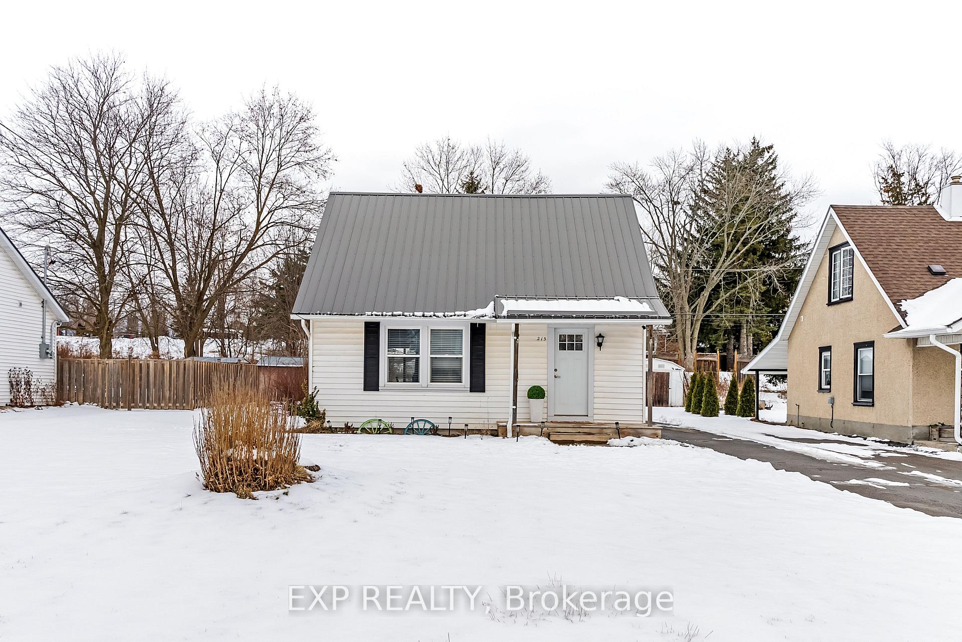 Photo 2 of 215 North Street, Stirling-Rawdon, Stirling Ward — HOMEH
