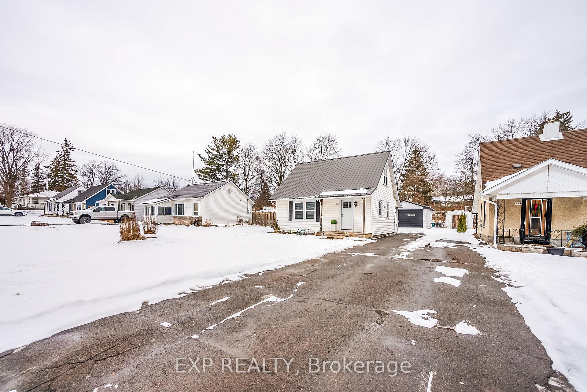 Photo 4 of 215 North Street, Stirling-Rawdon, Stirling Ward — HOMEH