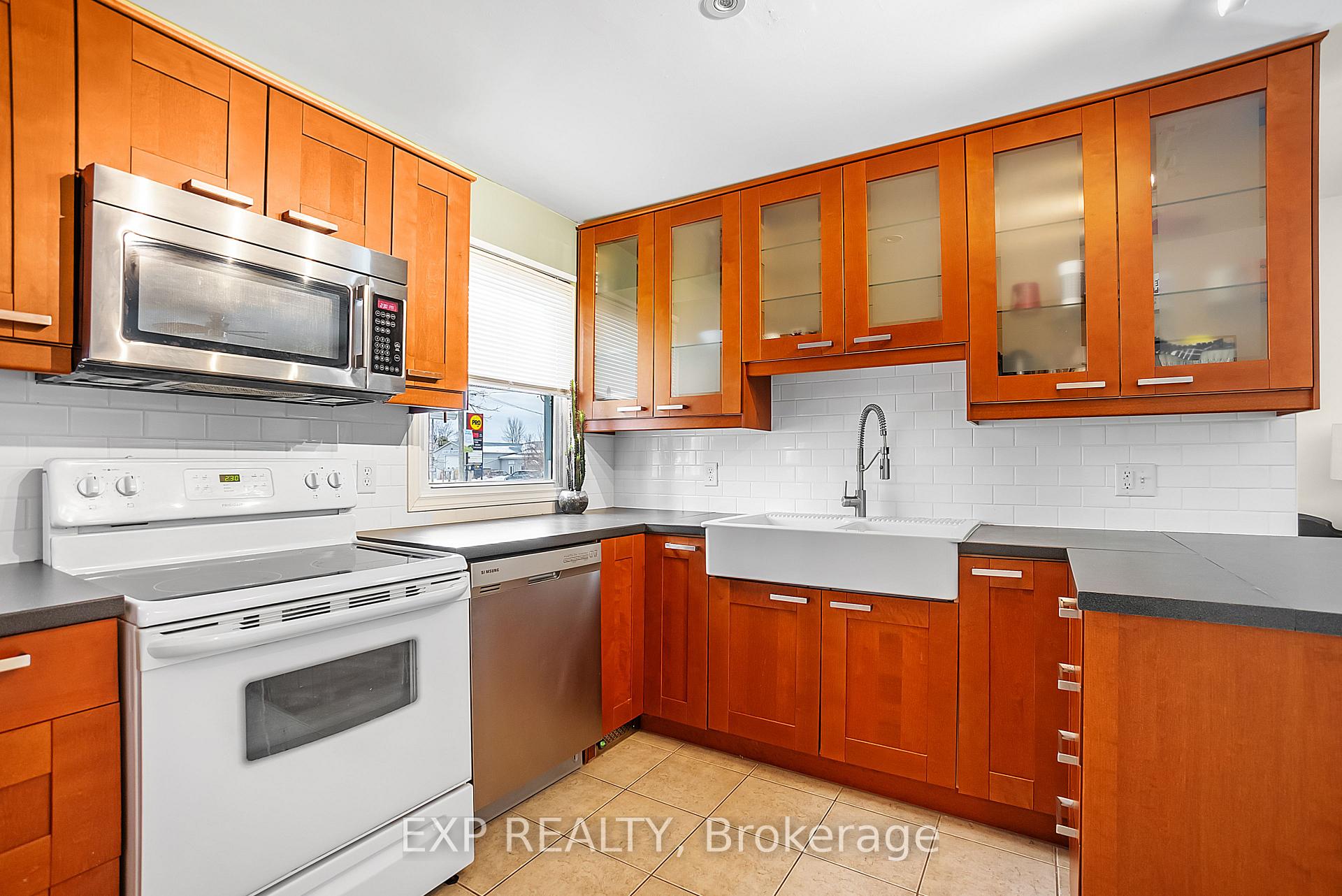 Photo 16 of 215 North Street, Stirling-Rawdon, Stirling Ward — HOMEH