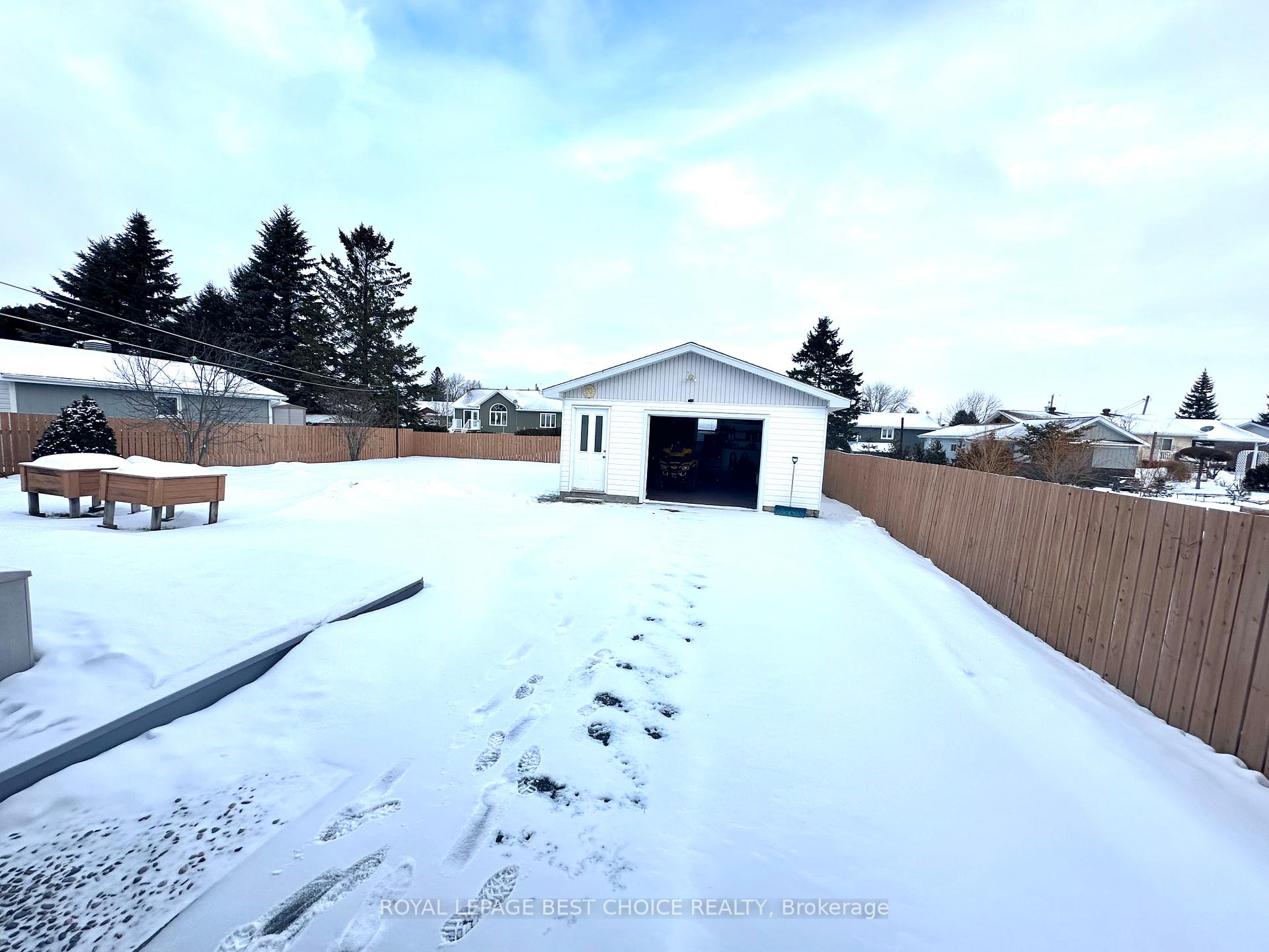 Photo 21 of 60 Sixth Street, Armstrong, Earlton — HOMEH