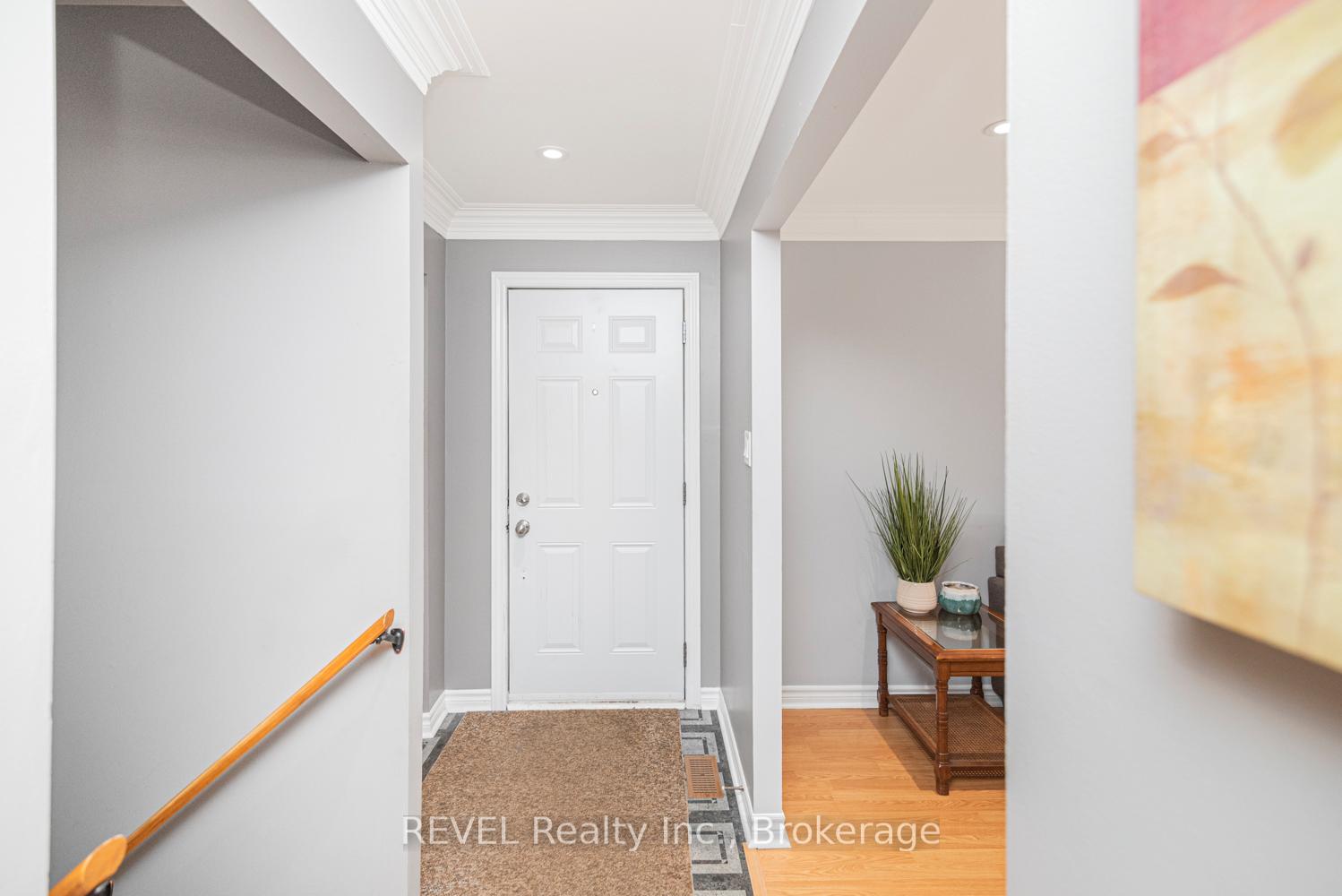 Photo 4 of 5 Arbutus Crescent, Hamilton, Stoney Creek Mountain — HOMEH