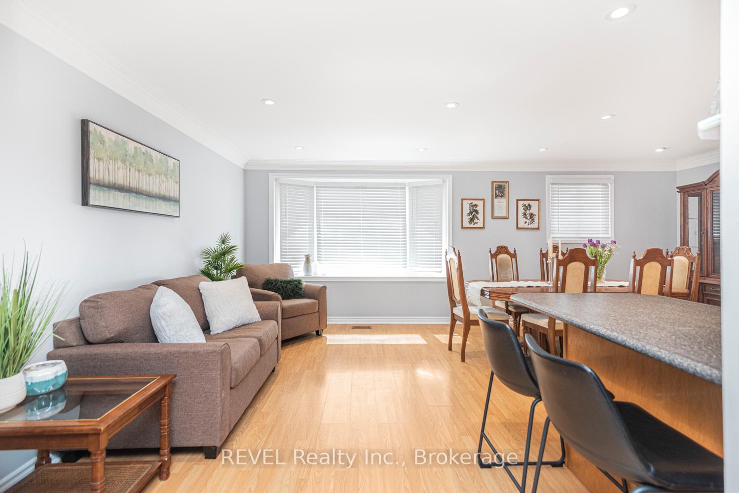 Photo 6 of 5 Arbutus Crescent, Hamilton, Stoney Creek Mountain — HOMEH