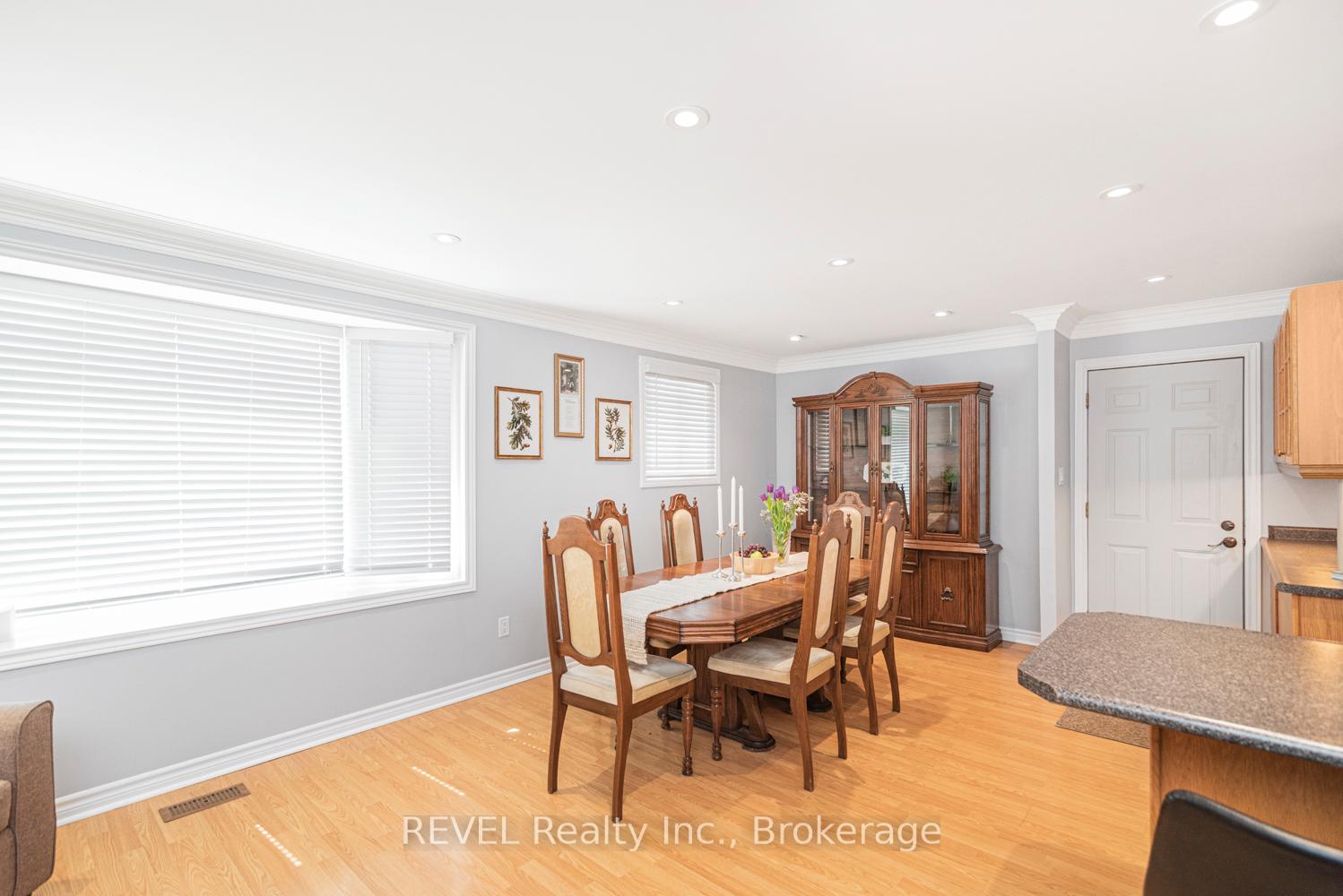 Photo 7 of 5 Arbutus Crescent, Hamilton, Stoney Creek Mountain — HOMEH