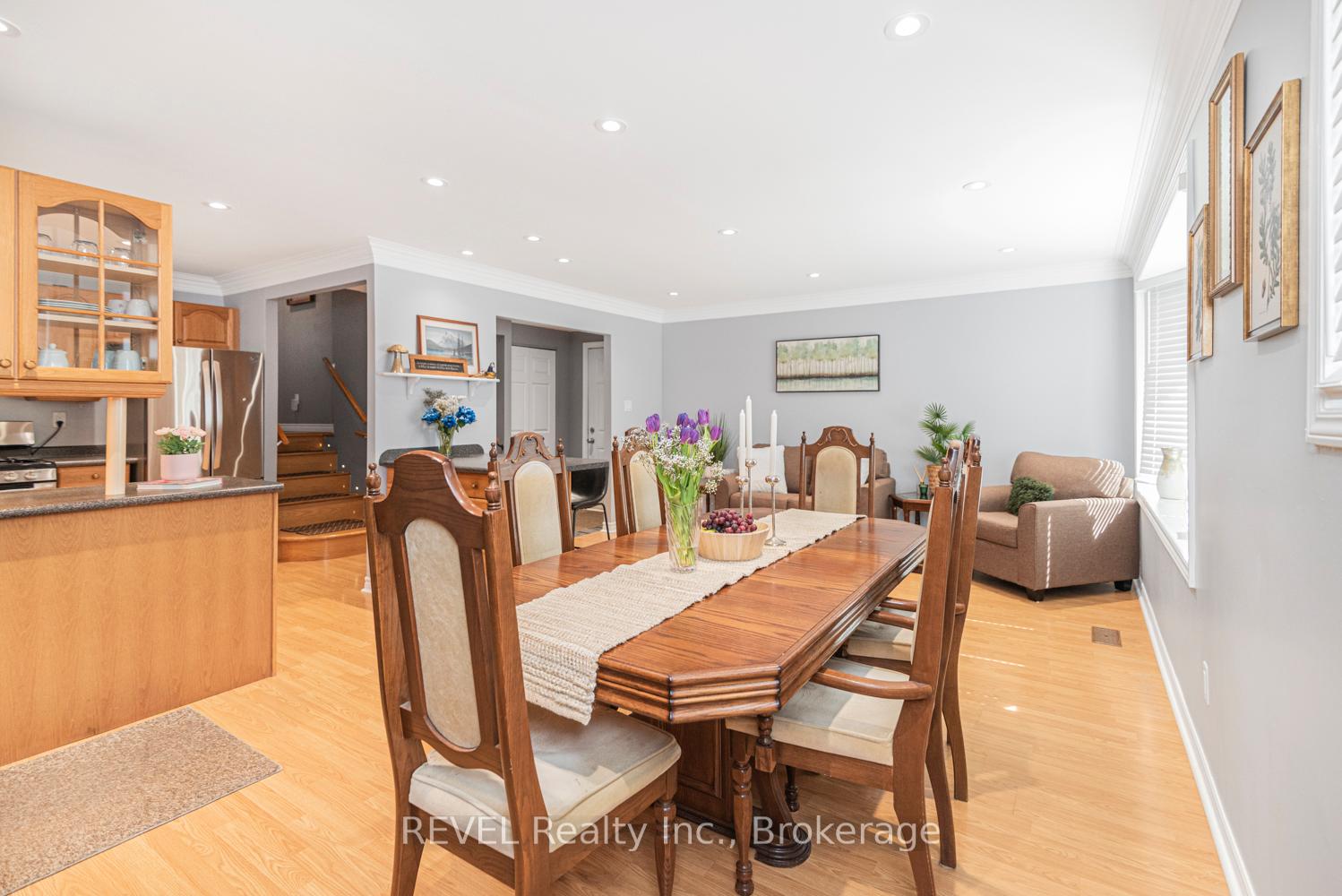Photo 8 of 5 Arbutus Crescent, Hamilton, Stoney Creek Mountain — HOMEH