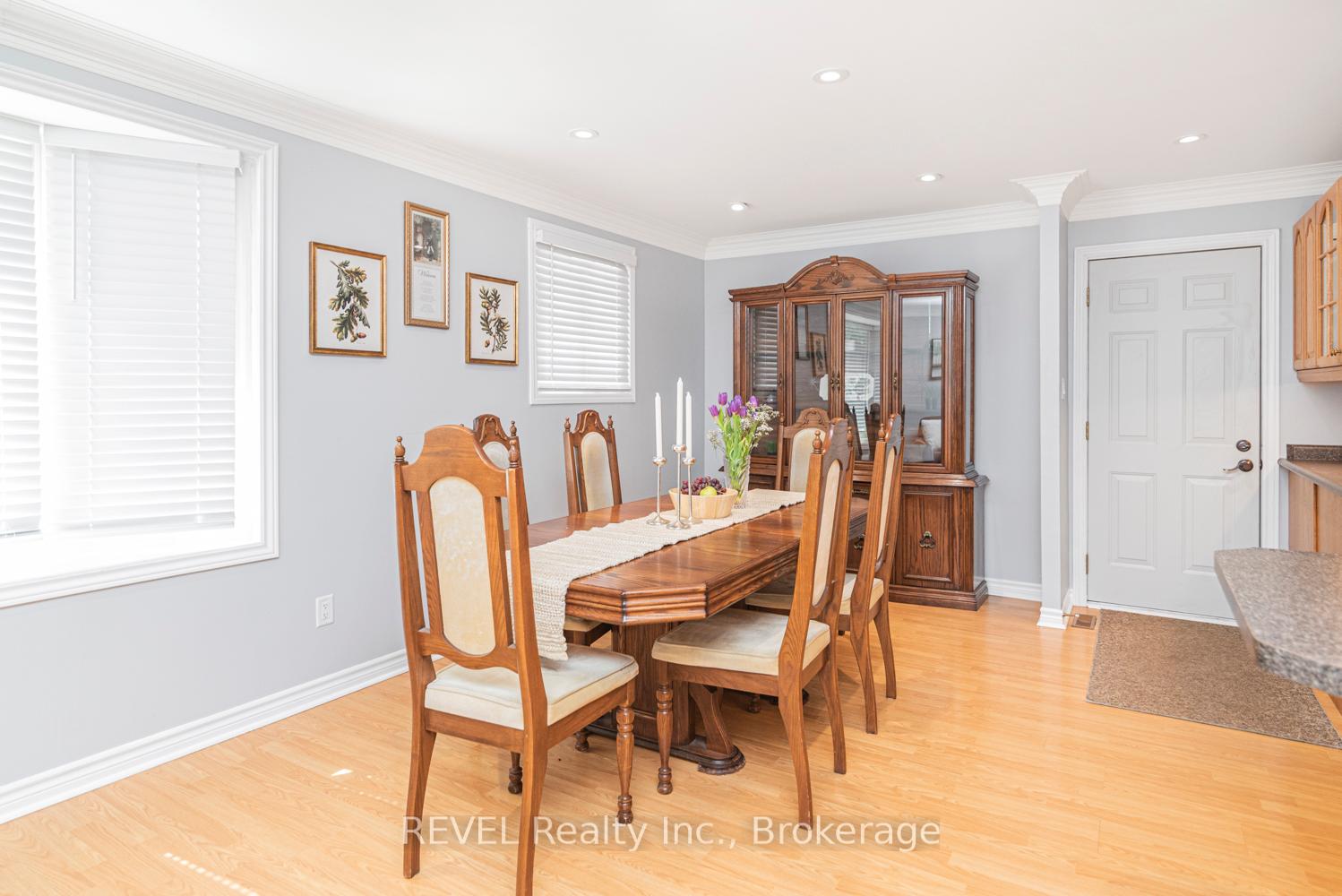 Photo 9 of 5 Arbutus Crescent, Hamilton, Stoney Creek Mountain — HOMEH