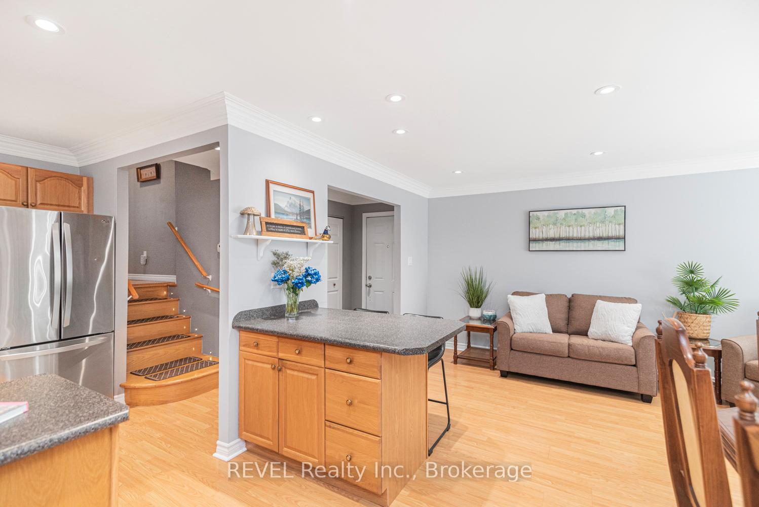 Photo 10 of 5 Arbutus Crescent, Hamilton, Stoney Creek Mountain — HOMEH