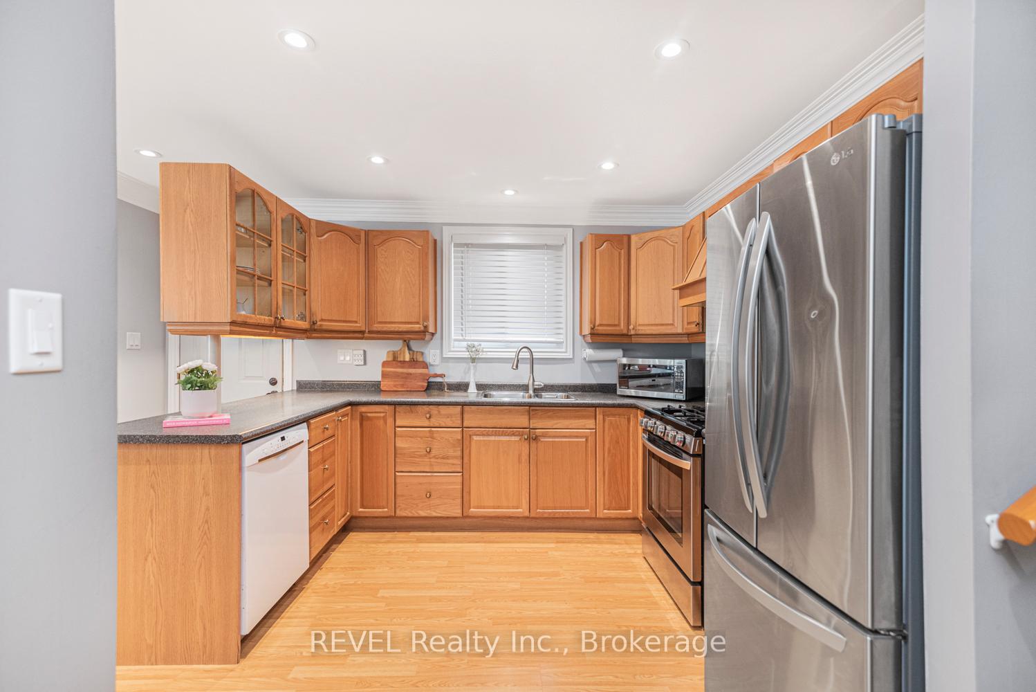 Photo 11 of 5 Arbutus Crescent, Hamilton, Stoney Creek Mountain — HOMEH